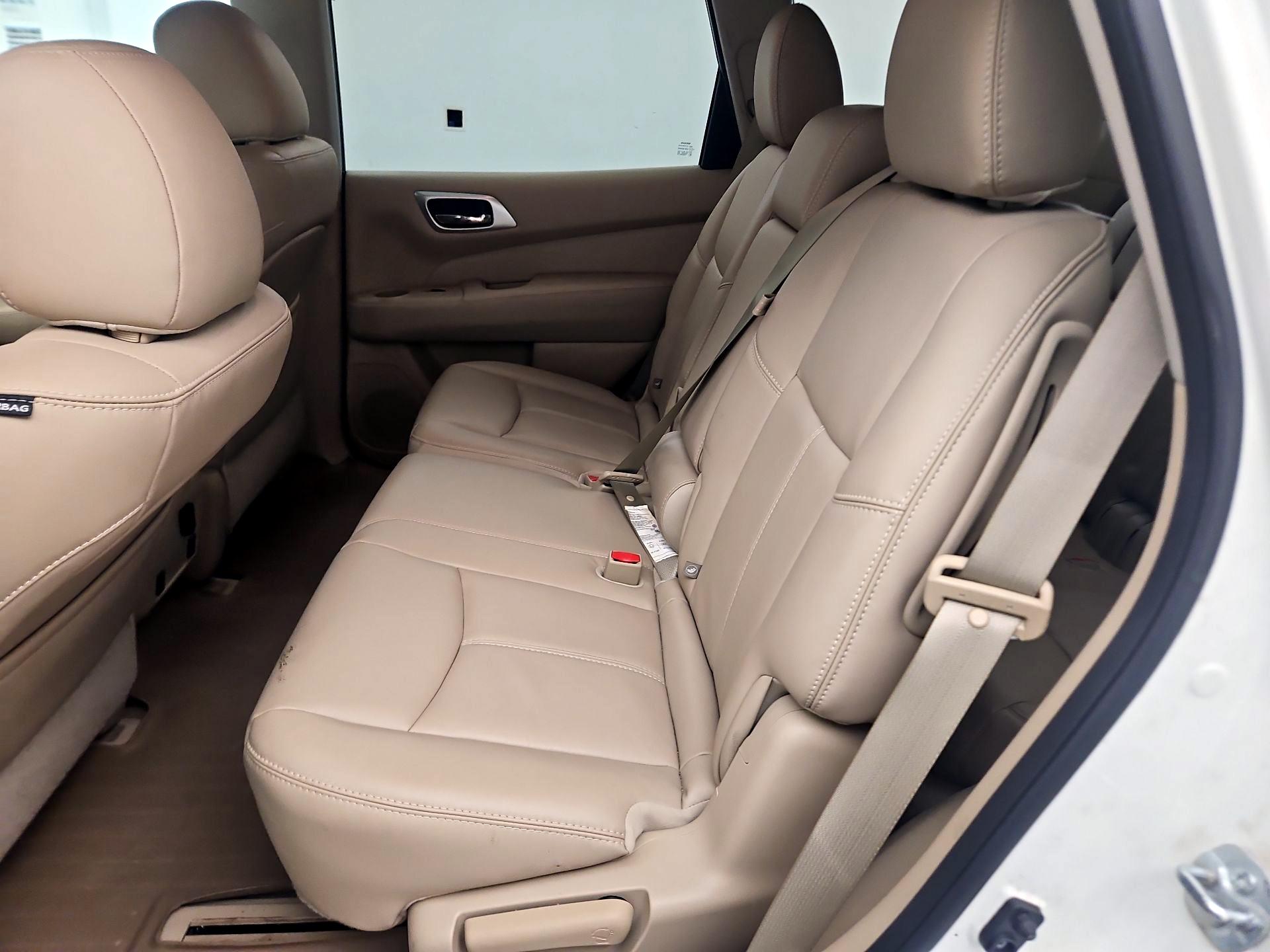 Thumbnail: 2015 Nissan Pathfinder - 17