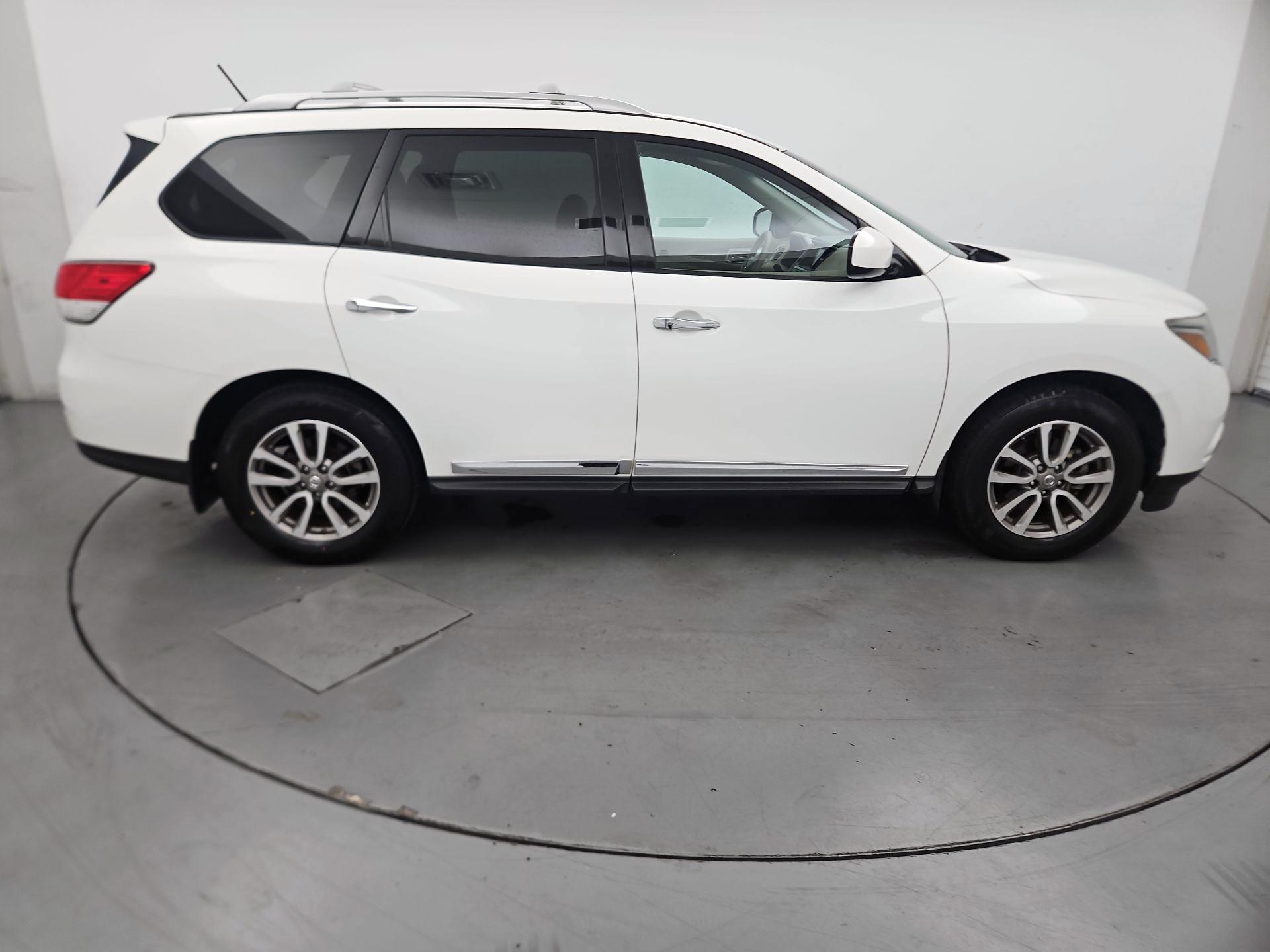 Thumbnail: 2015 Nissan Pathfinder - 4