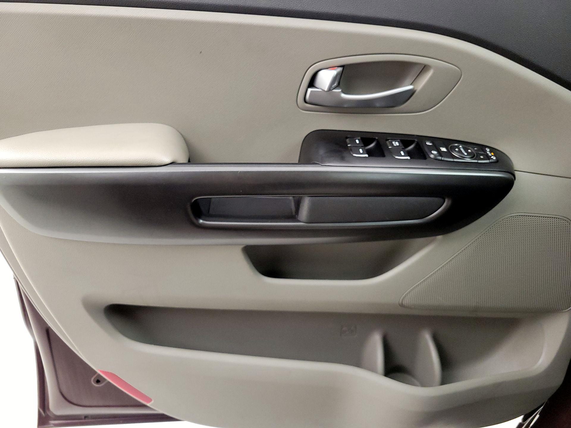 Thumbnail: 2017 Kia Sedona - 10