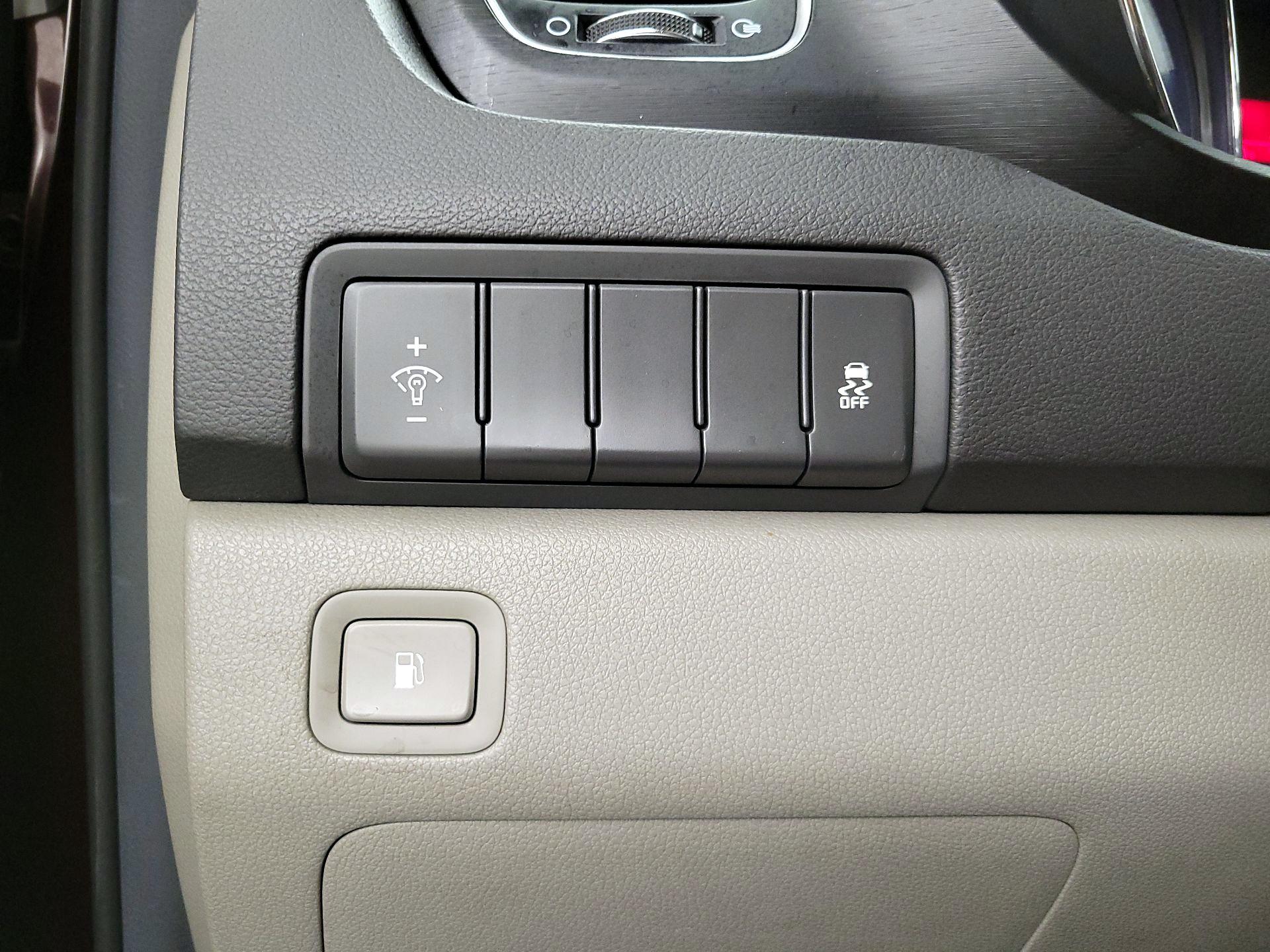 Thumbnail: 2017 Kia Sedona - 11