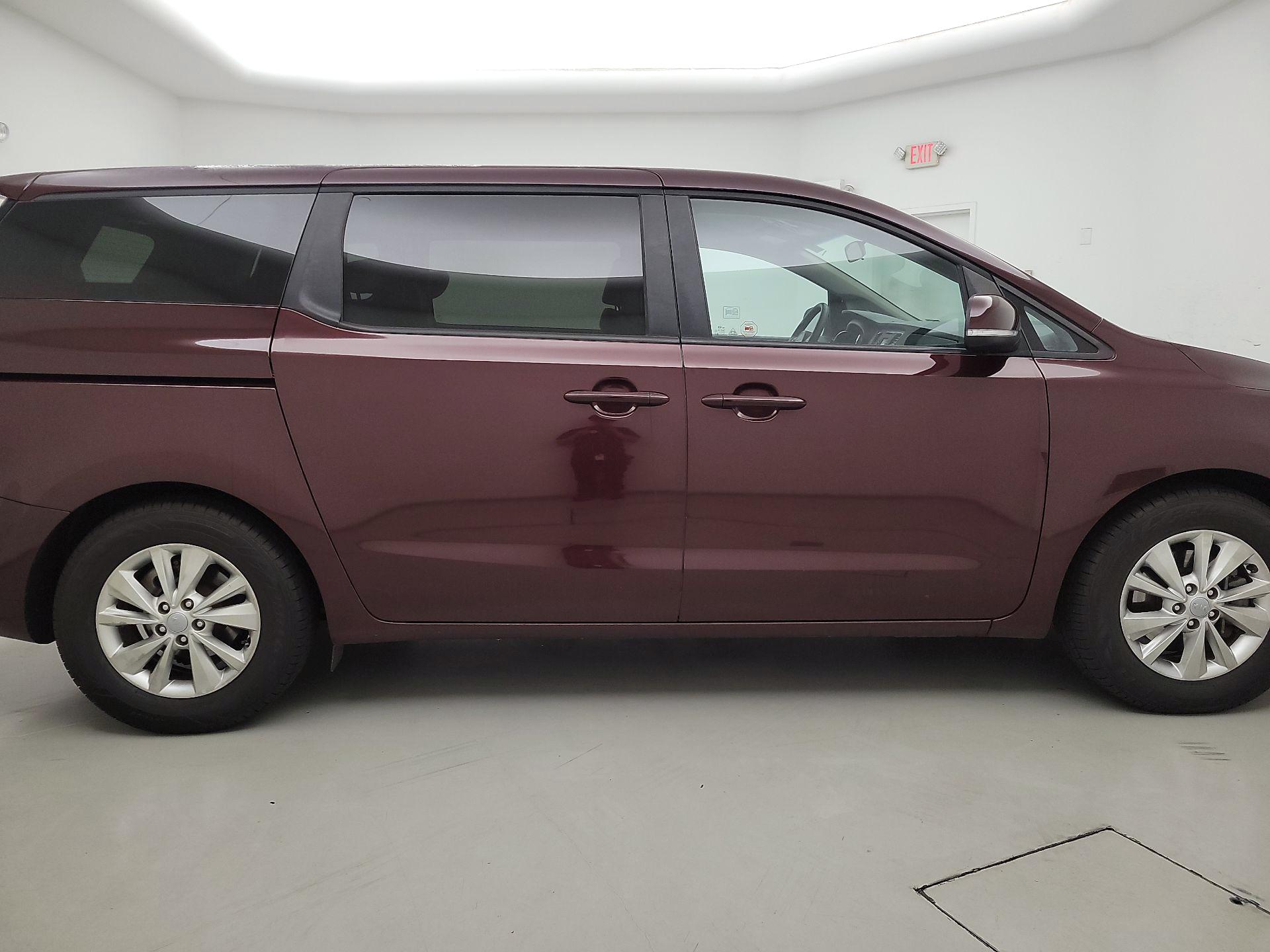Thumbnail: 2017 Kia Sedona - 4