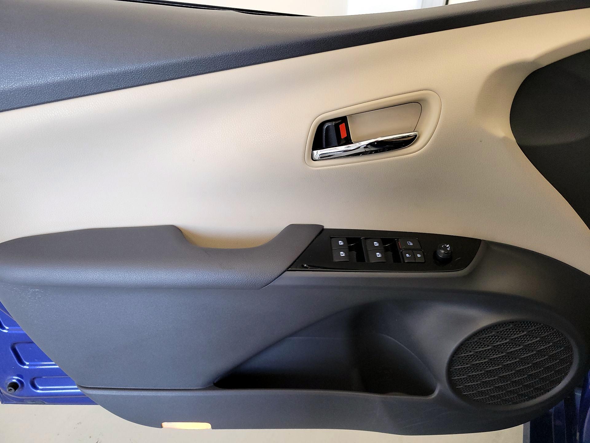 Thumbnail: 2018 Toyota Prius - 12
