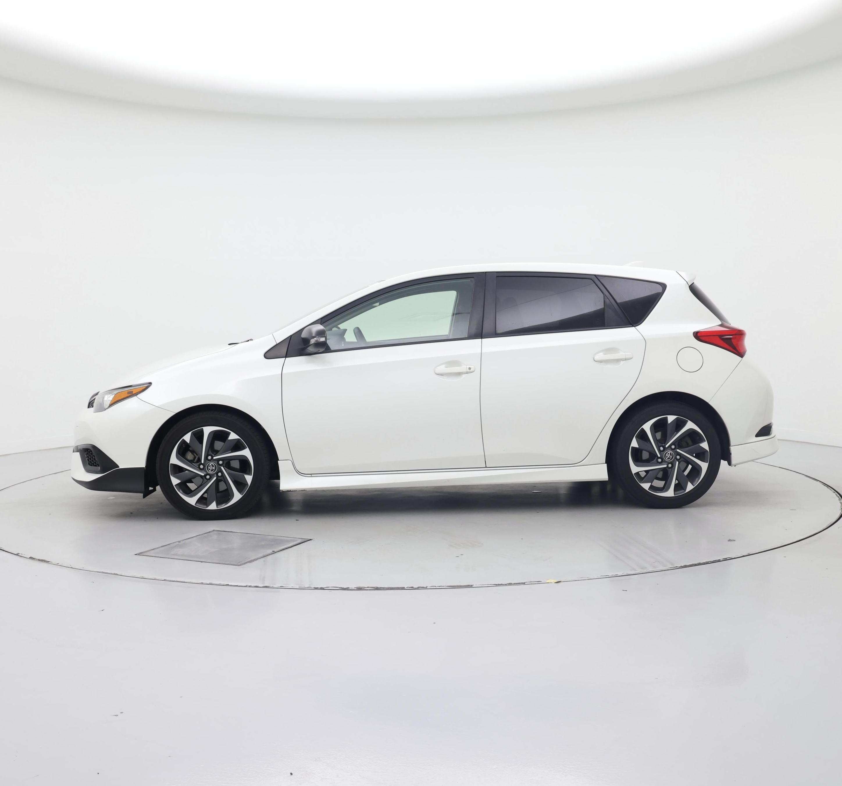Thumbnail: 2017 Toyota Corolla iM - 3