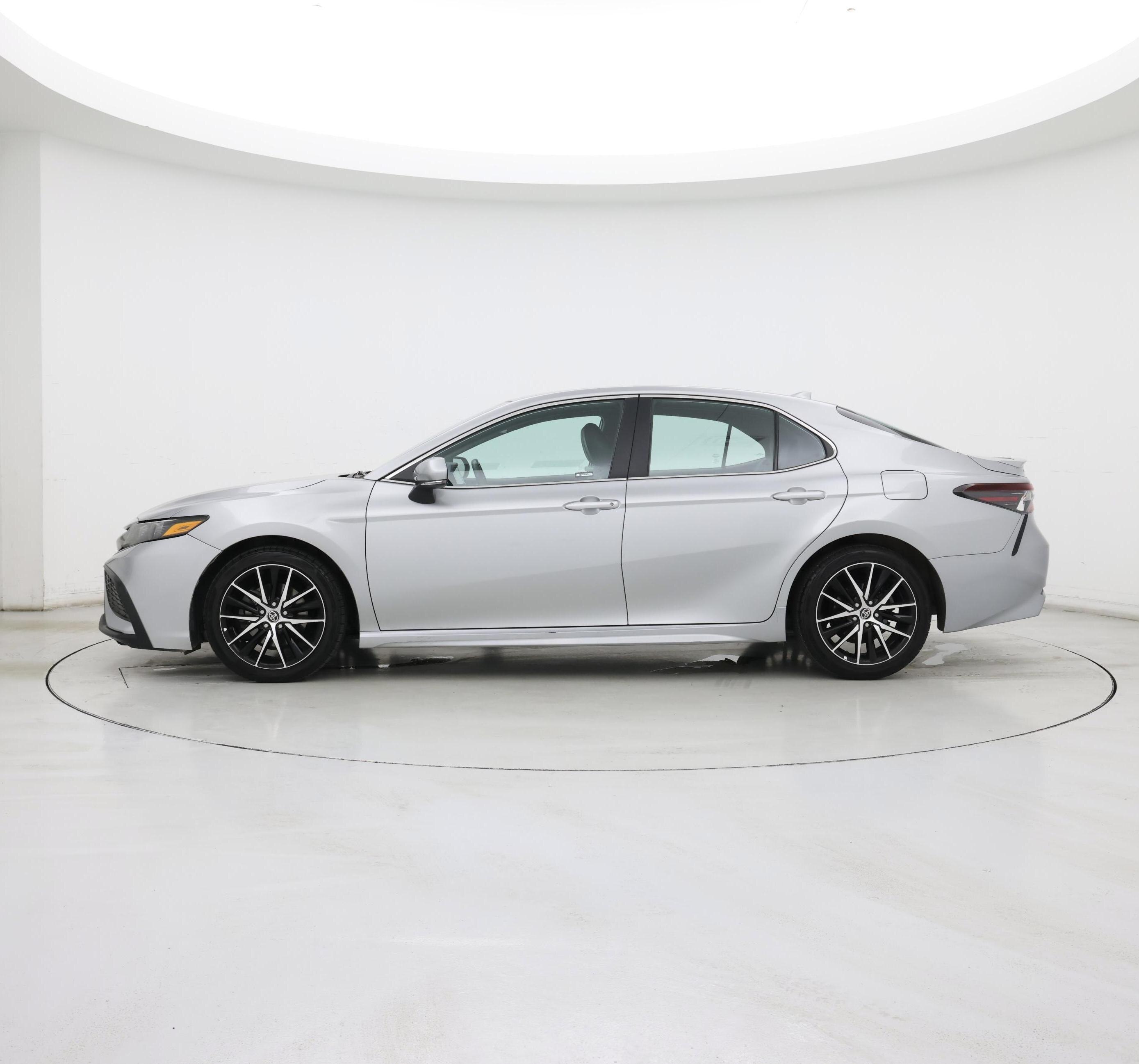 Thumbnail: 2022 Toyota Camry - 3
