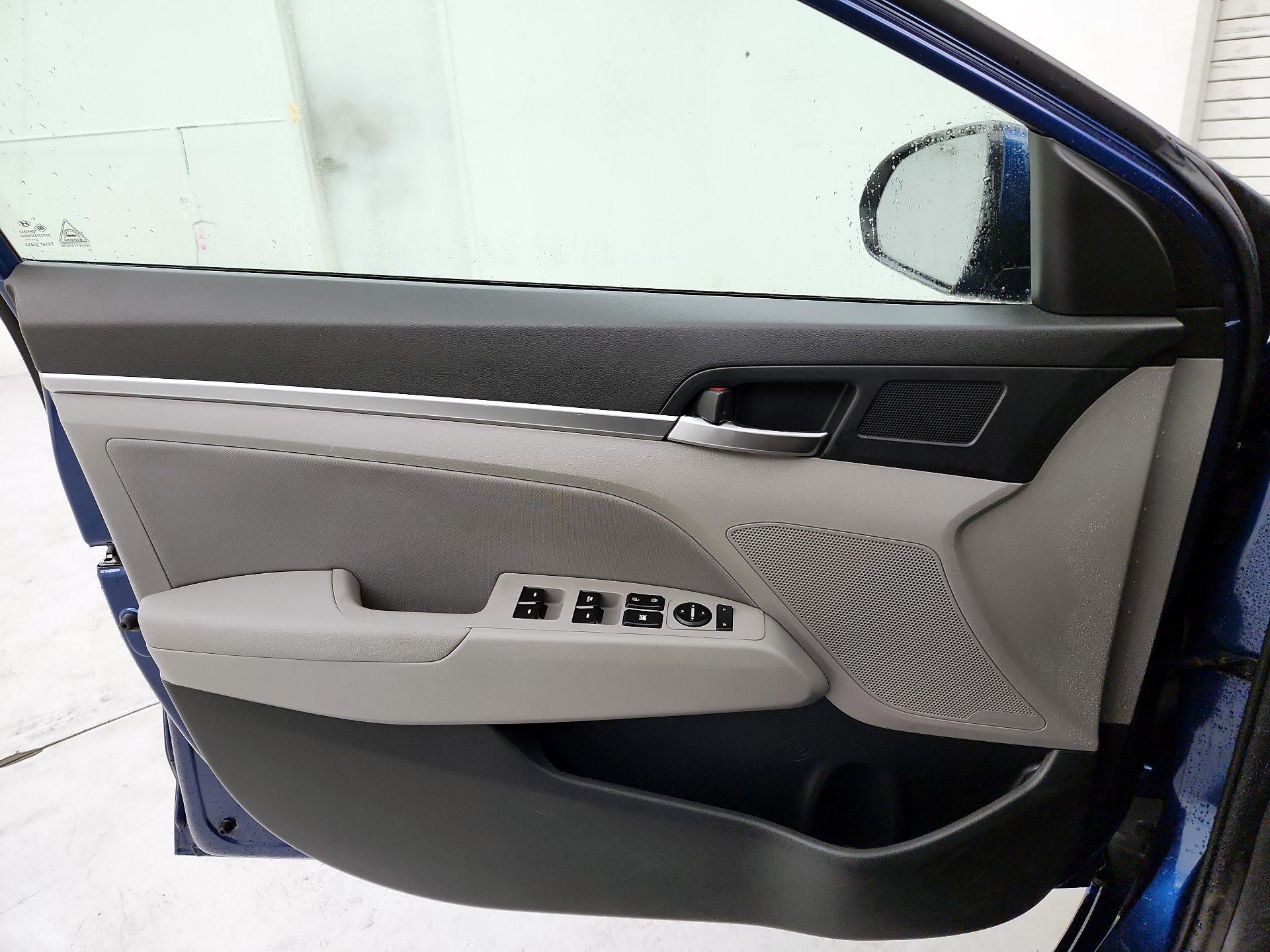 Thumbnail: 2020 Hyundai Elantra - 12