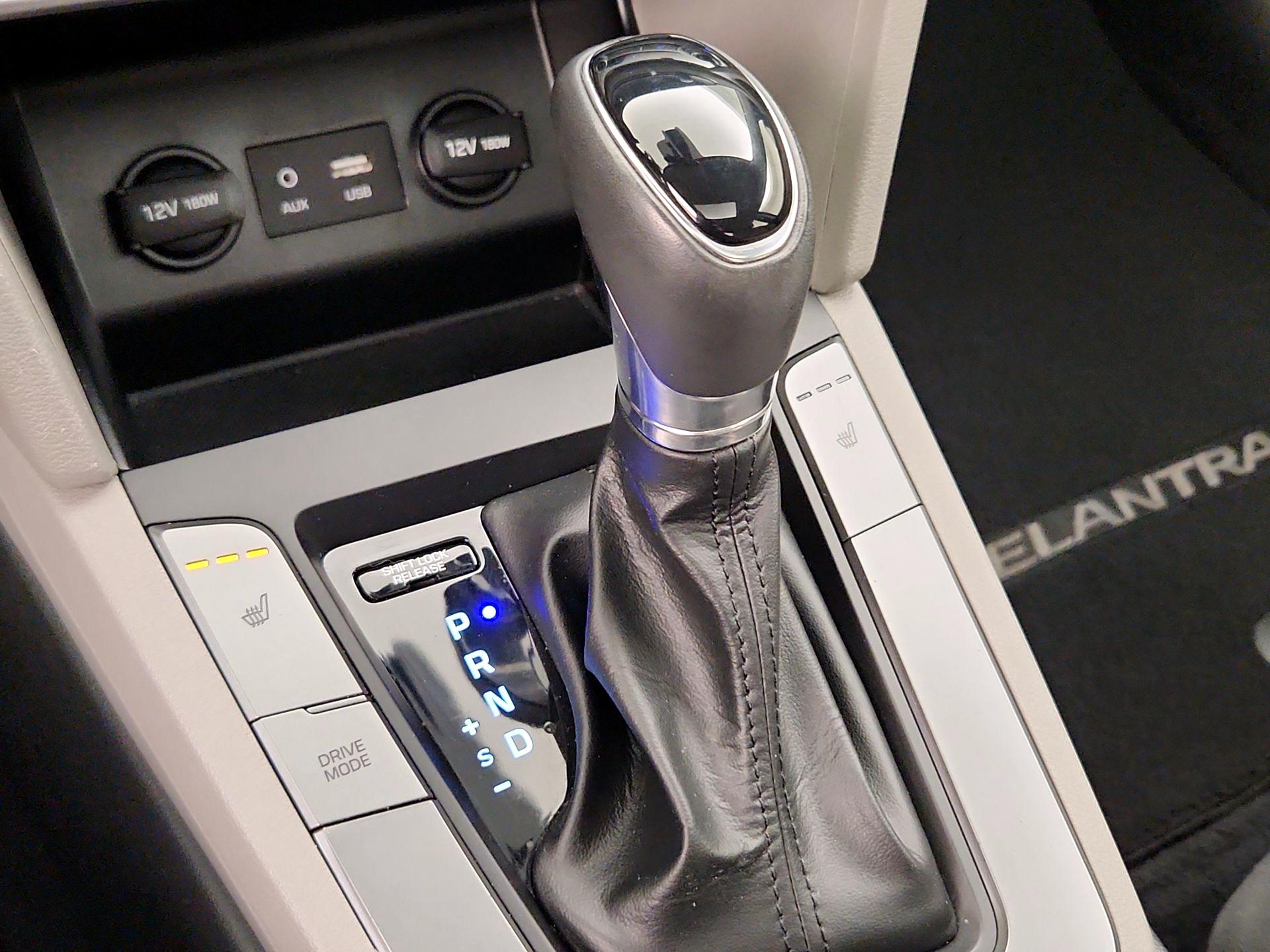 Thumbnail: 2020 Hyundai Elantra - 17