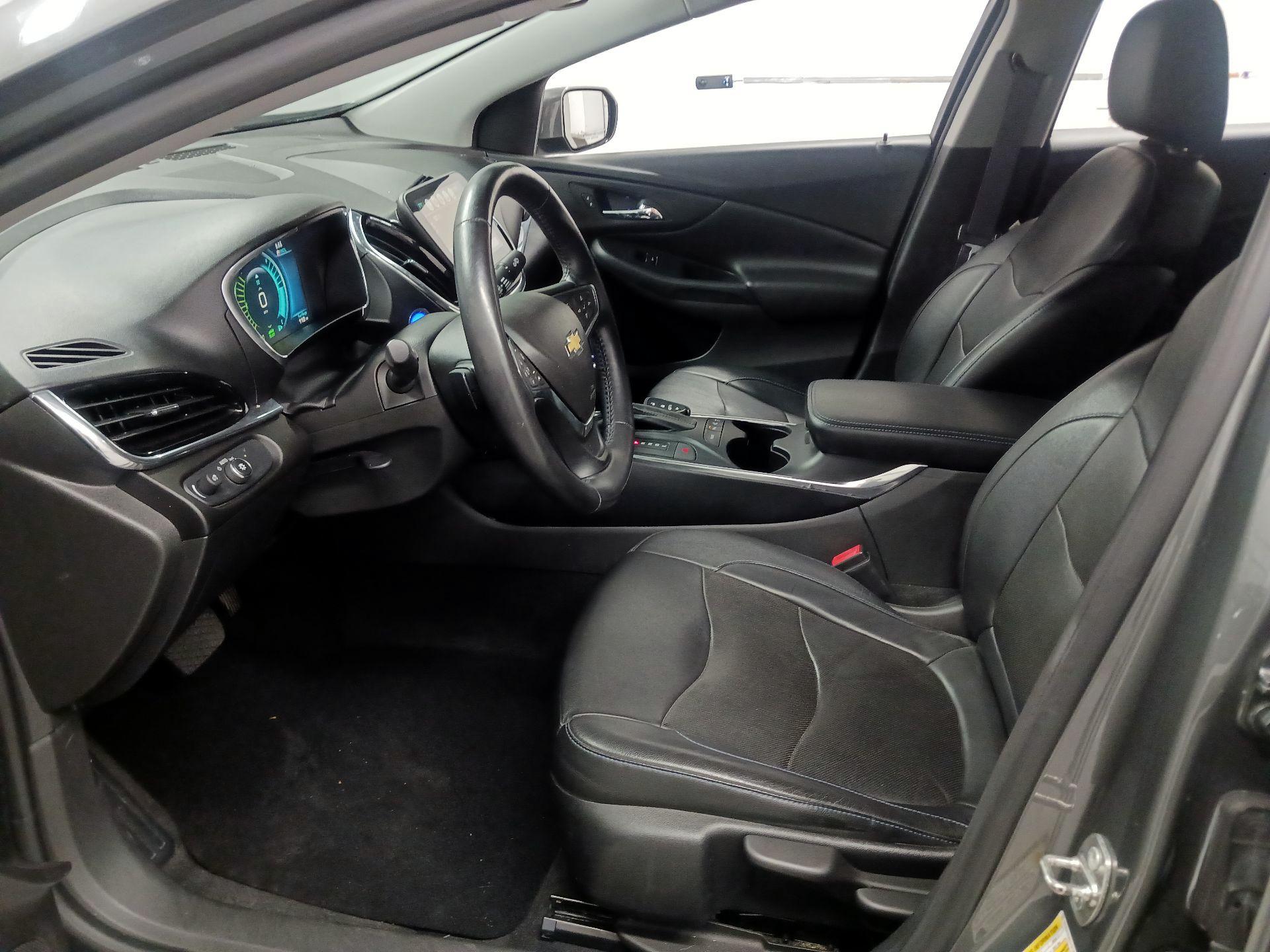 Thumbnail: 2016 Chevrolet Volt - 11