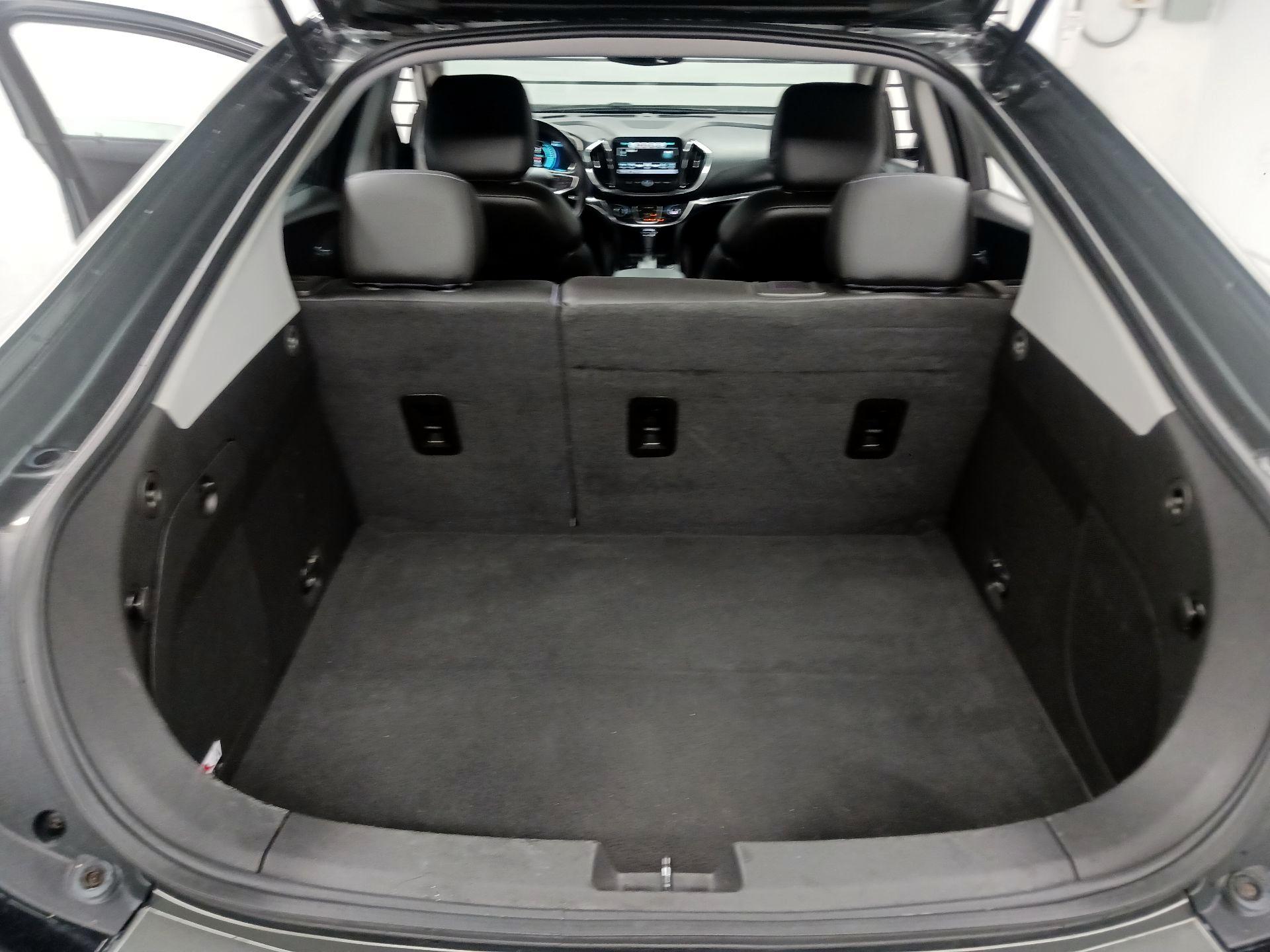 Thumbnail: 2016 Chevrolet Volt - 20