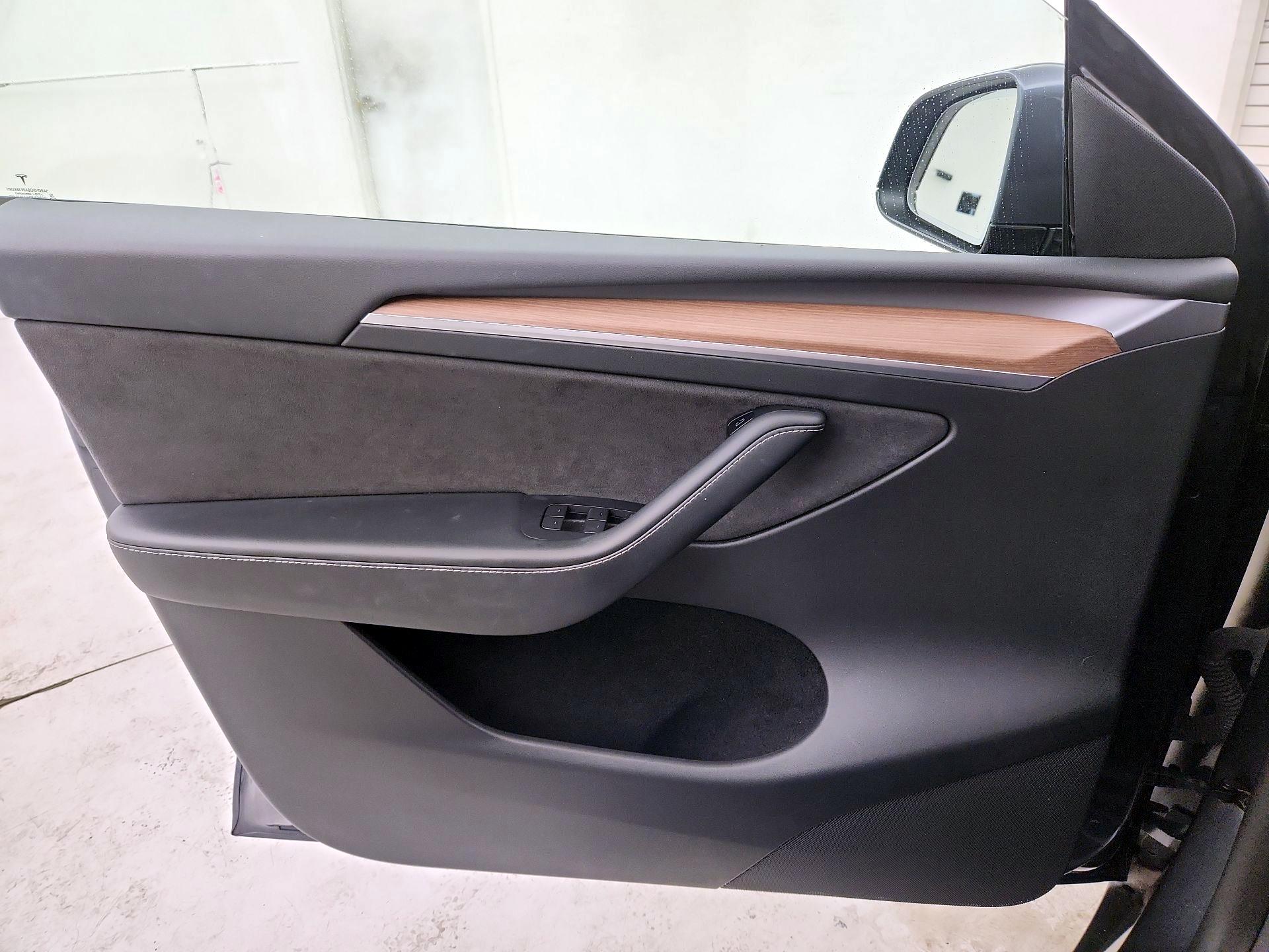Thumbnail: 2023 Tesla Model Y - 12