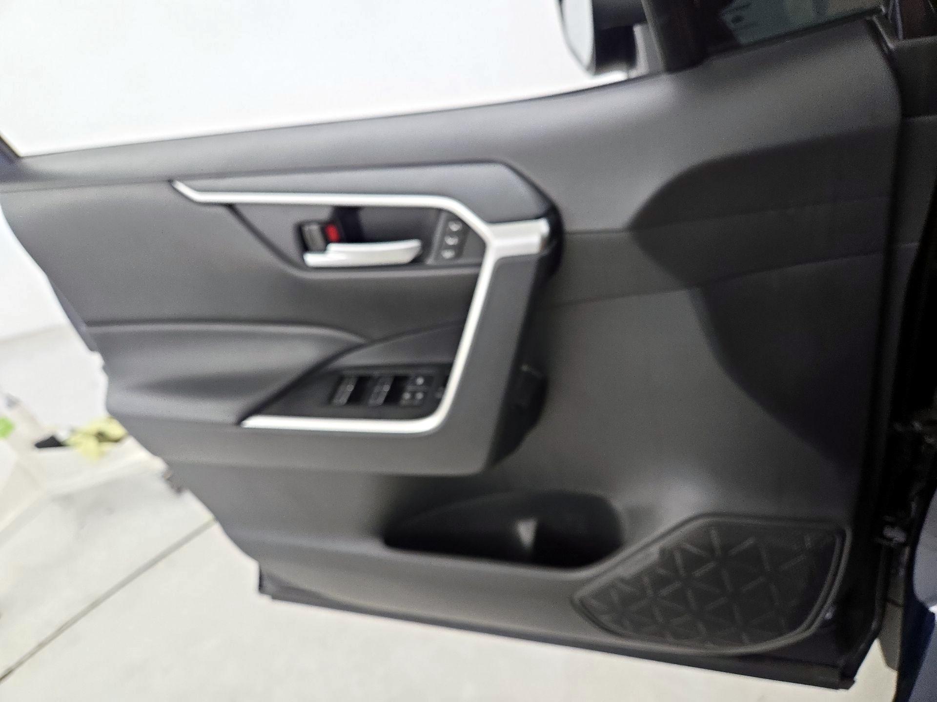 Thumbnail: 2025 Toyota RAV4 - 12