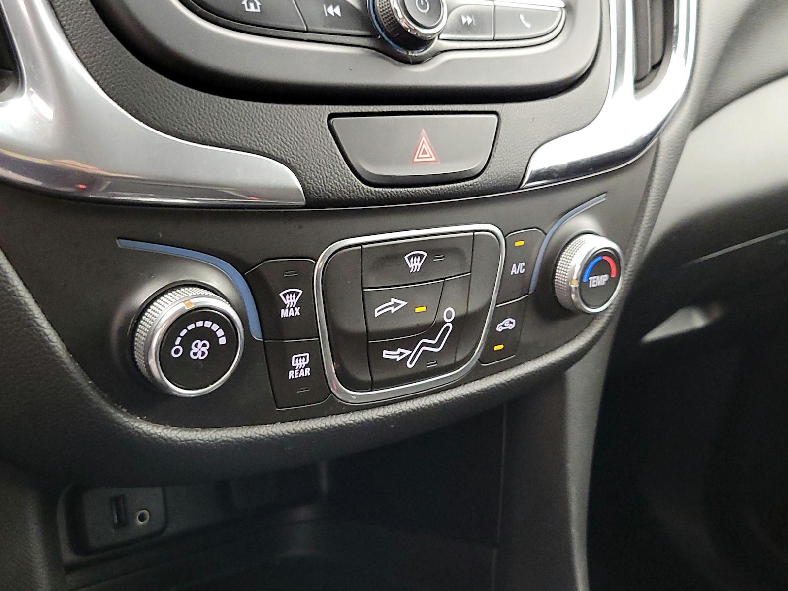 2018 Chevrolet Equinox LT - Photo 17