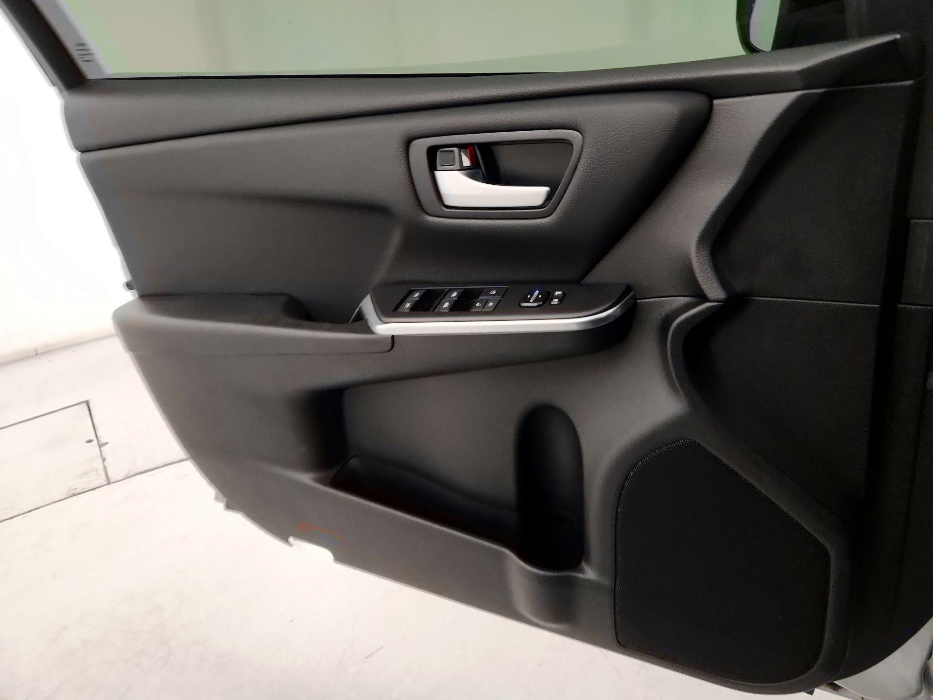 Thumbnail: 2017 Toyota Camry - 12