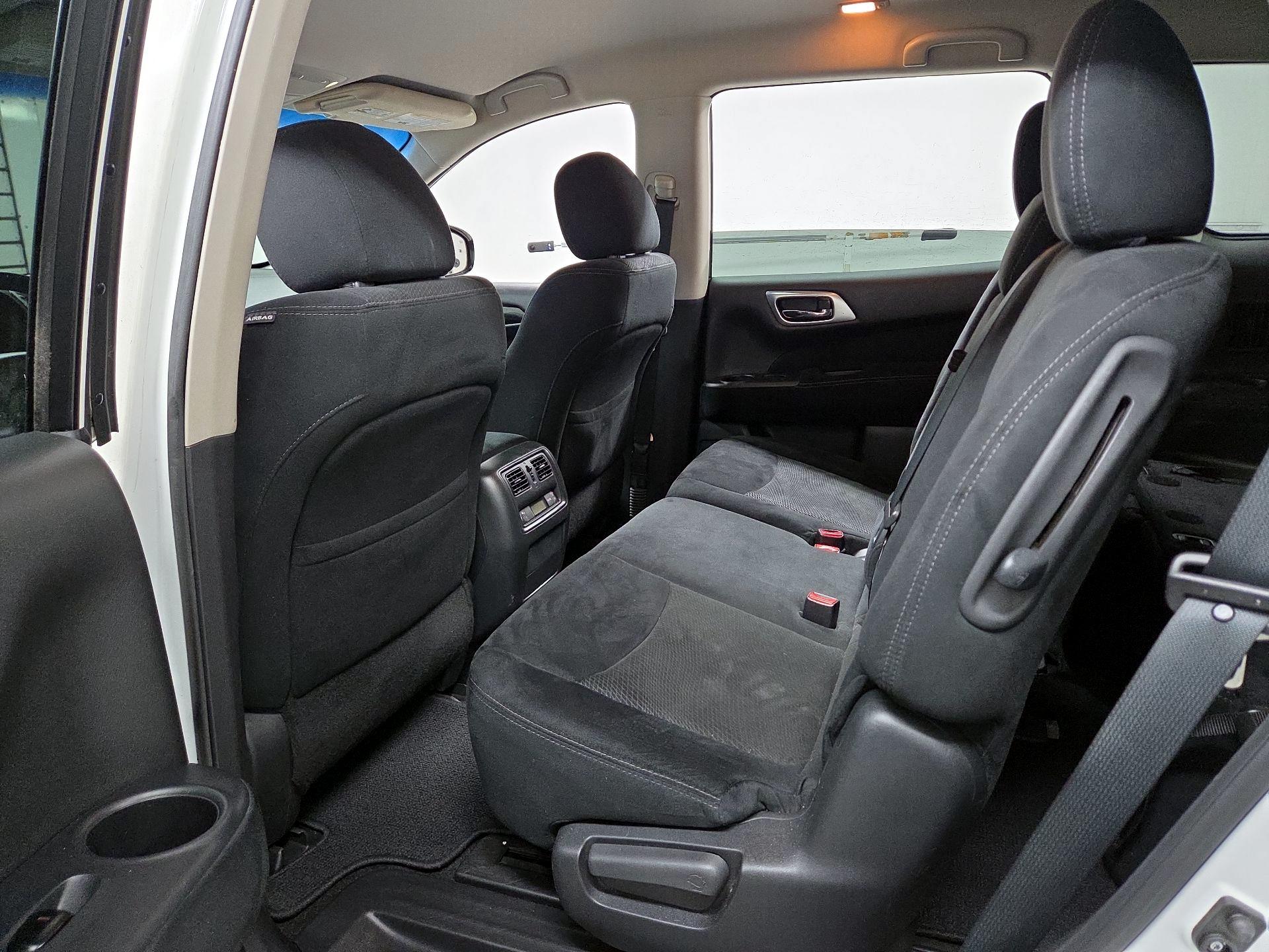 Thumbnail: 2015 Nissan Pathfinder - 19