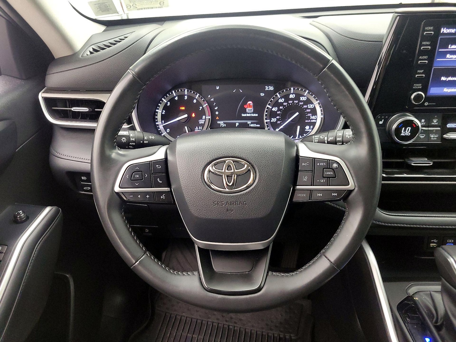 2022 Toyota Highlander XLE - Photo 11