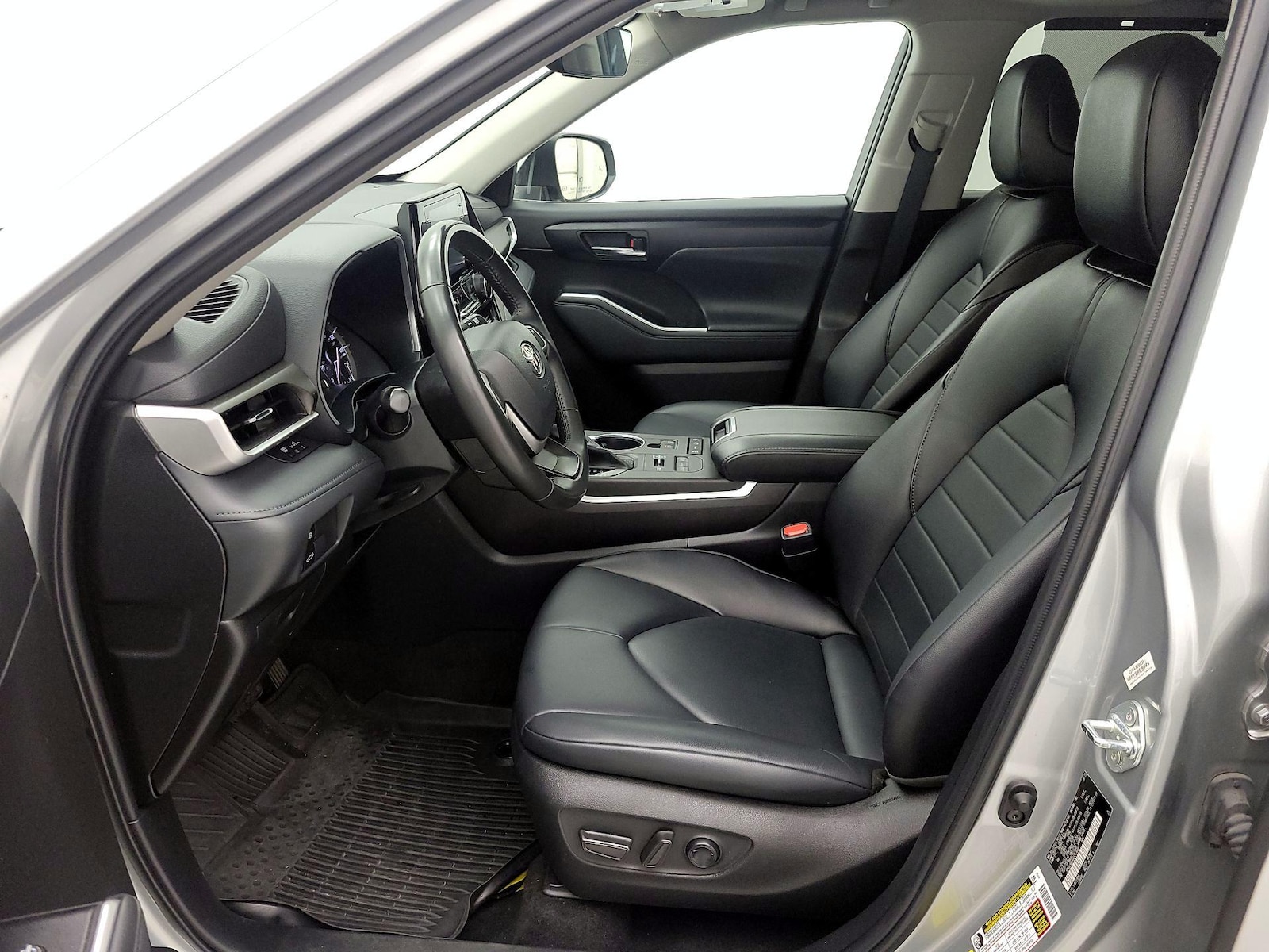 2022 Toyota Highlander XLE - Photo 12