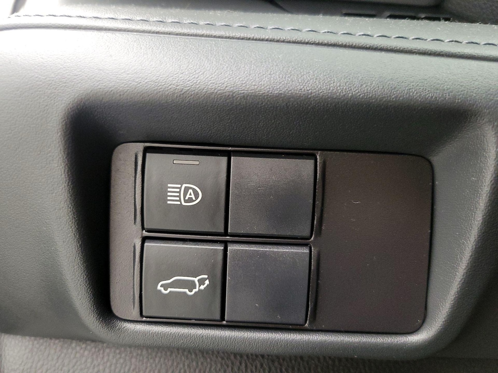 2022 Toyota Highlander XLE - Photo 14