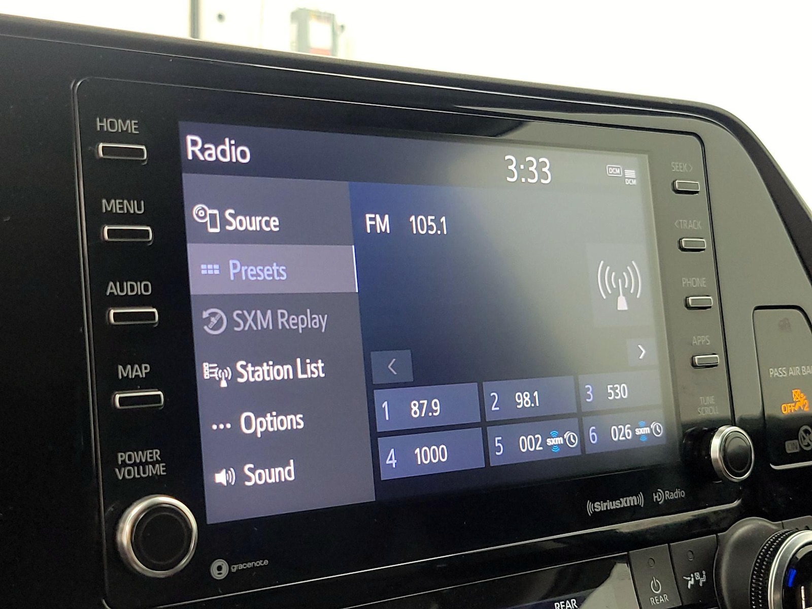 2022 Toyota Highlander XLE - Photo 16
