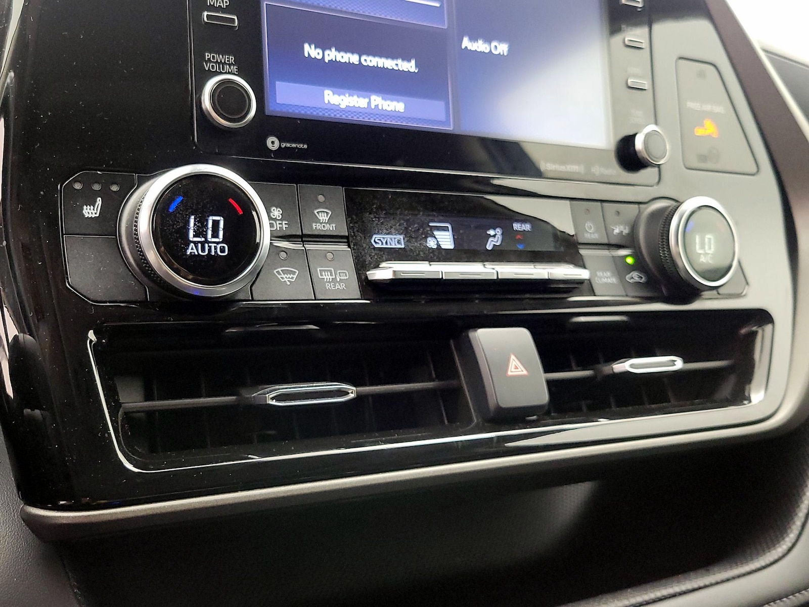 2022 Toyota Highlander XLE - Photo 17