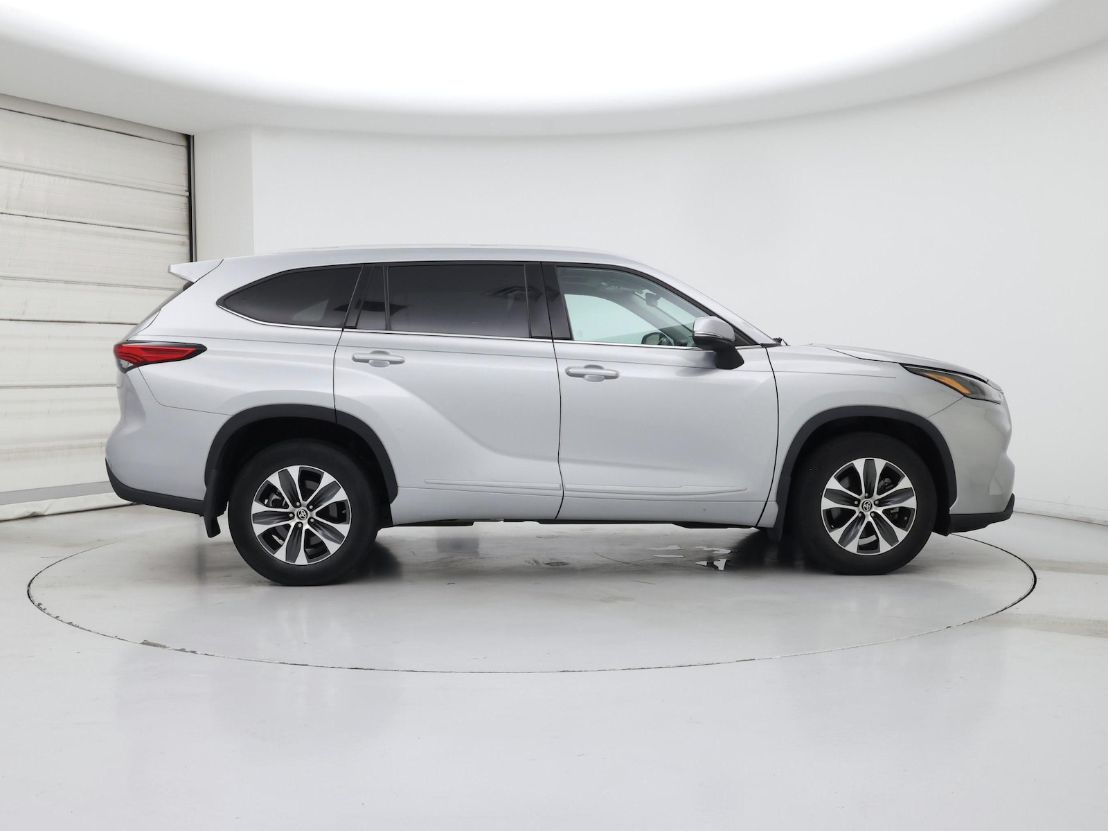 2022 Toyota Highlander XLE - Photo 8