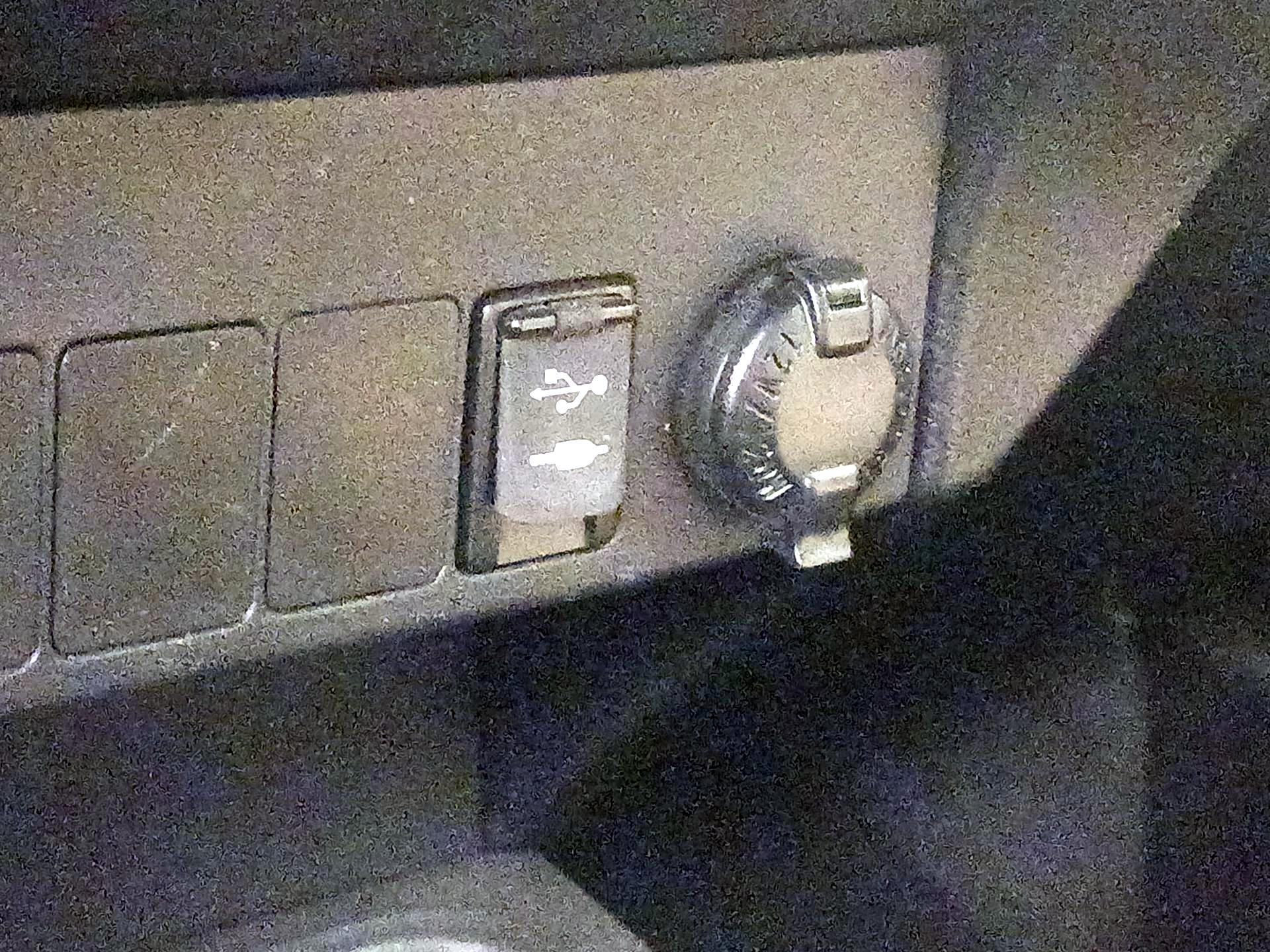 Thumbnail: 2017 Toyota RAV4 - 18