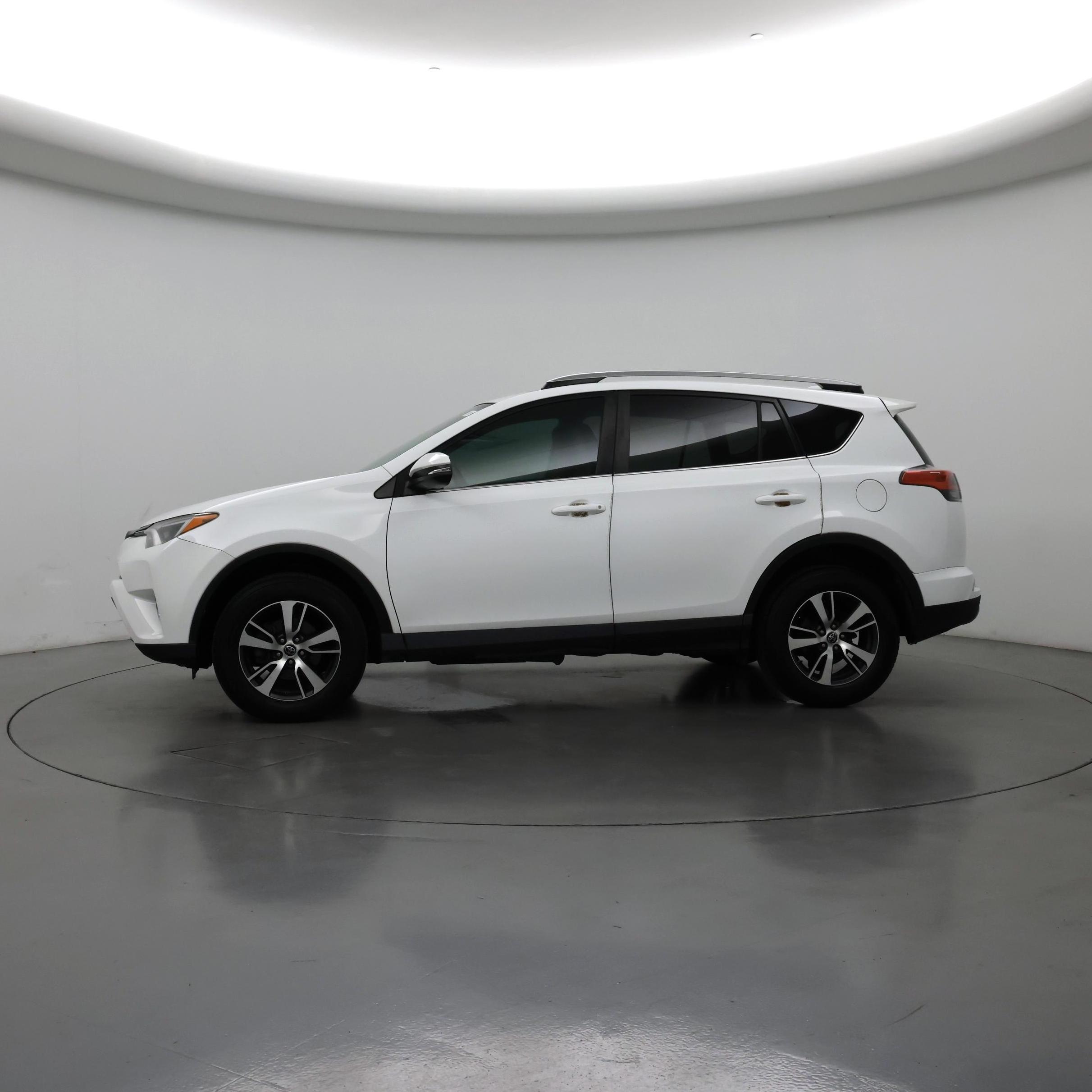 Thumbnail: 2017 Toyota RAV4 - 3