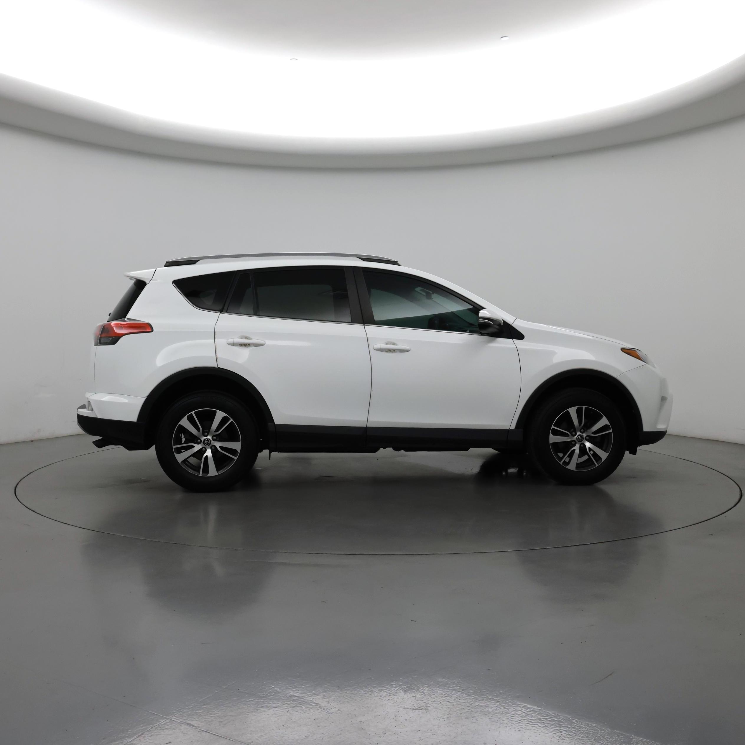 Thumbnail: 2017 Toyota RAV4 - 7