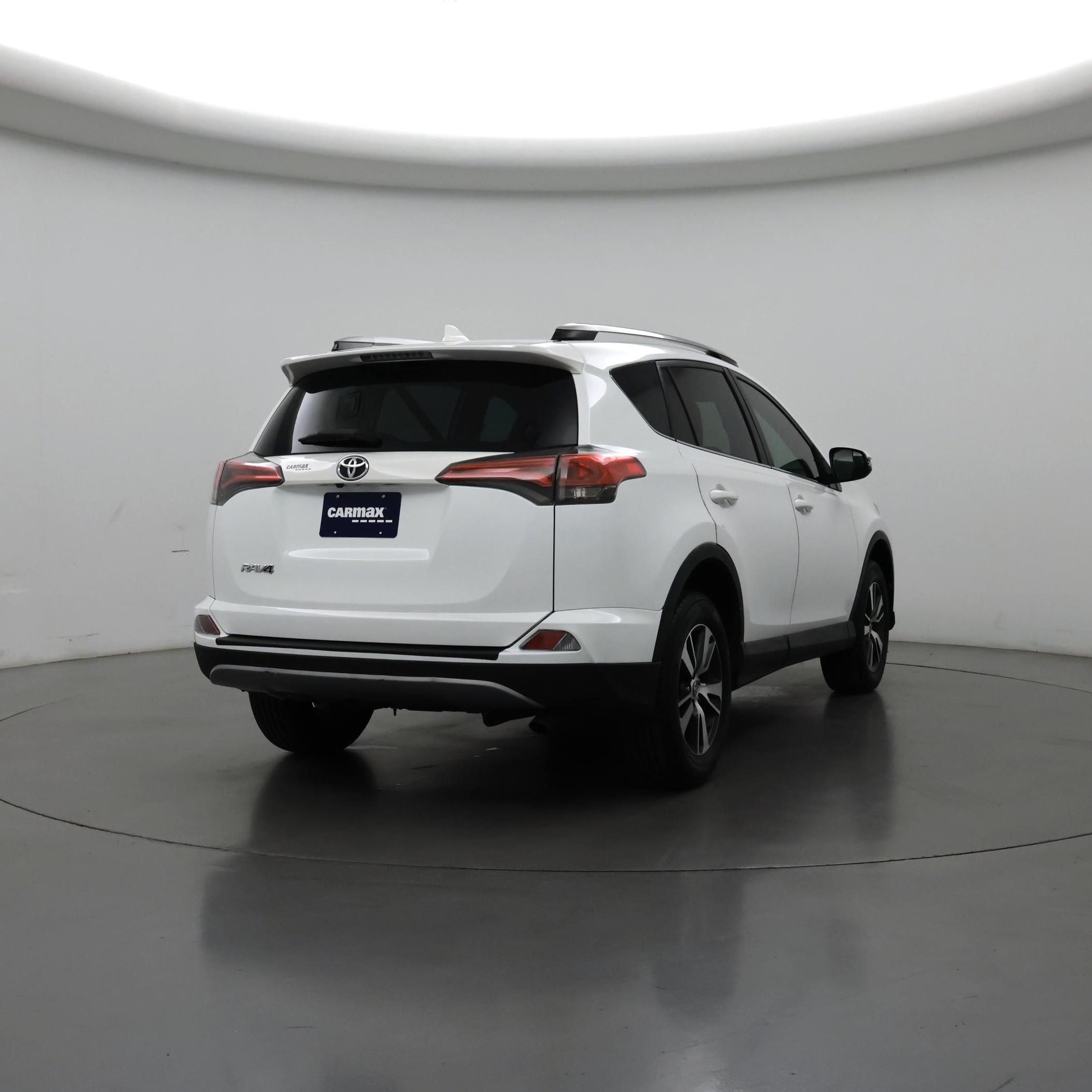 Thumbnail: 2017 Toyota RAV4 - 8