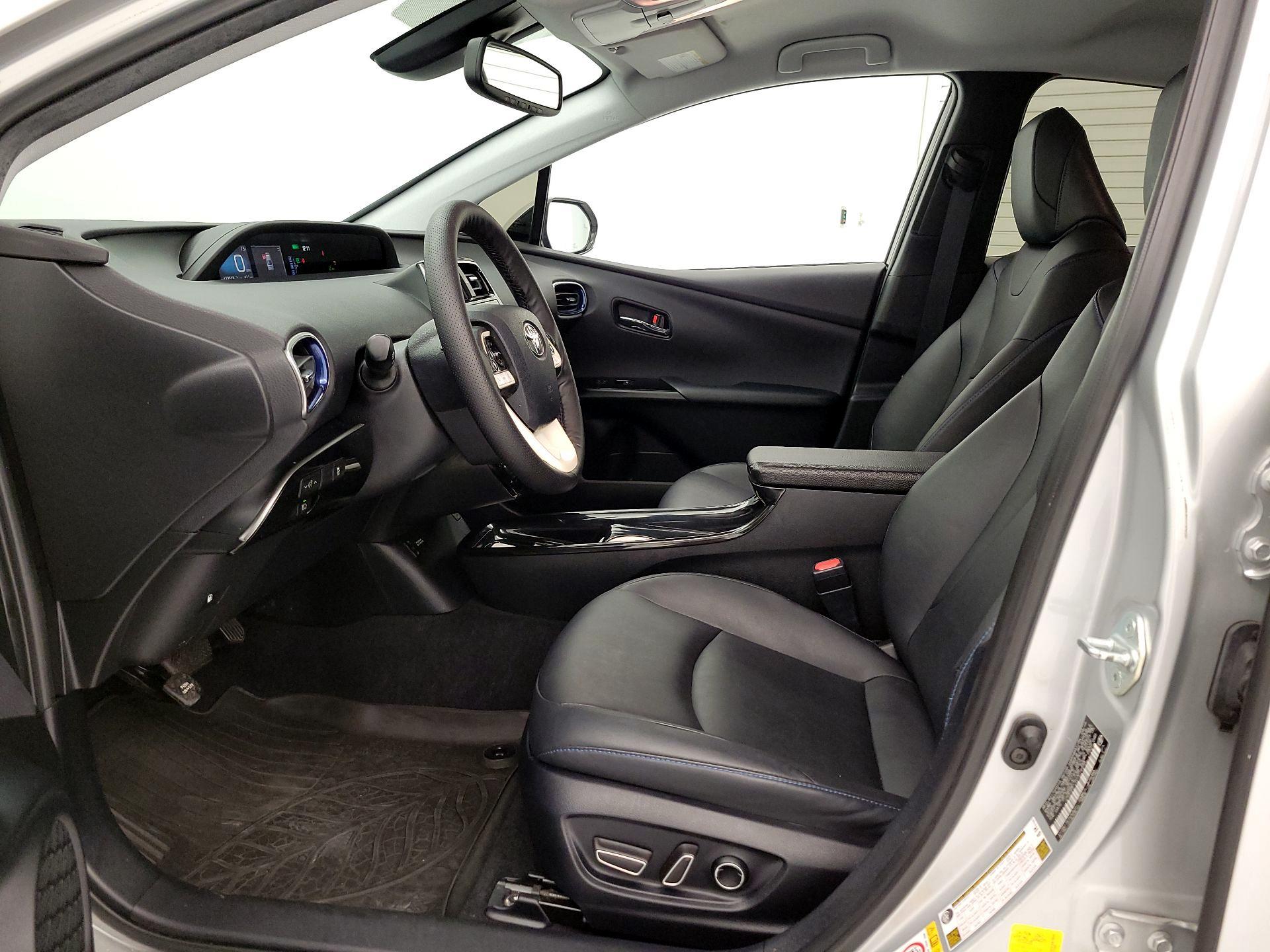 Thumbnail: 2016 Toyota Prius - 11