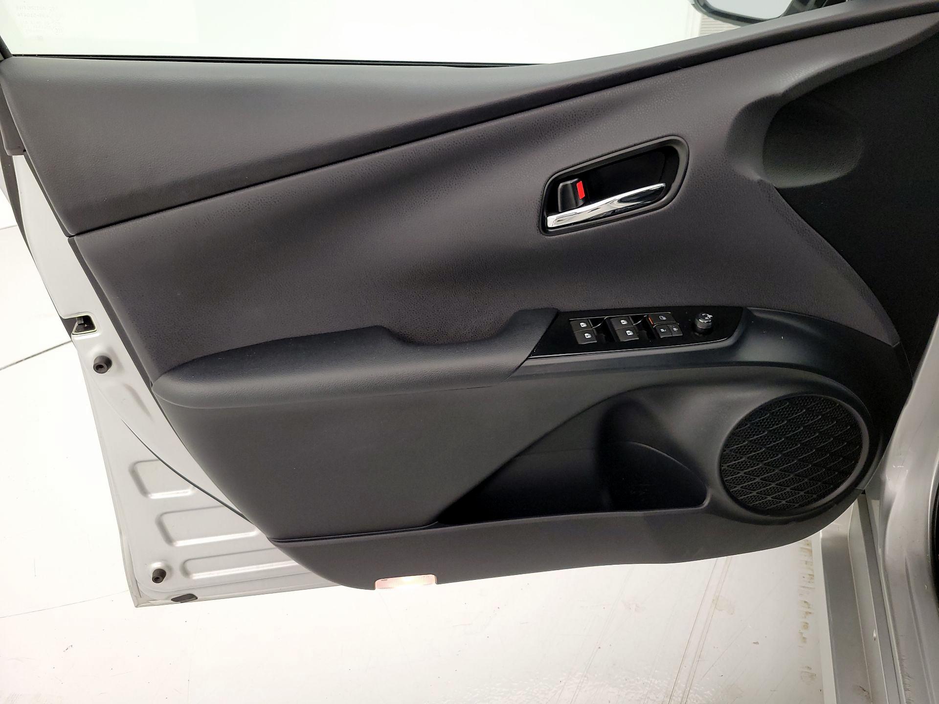 Thumbnail: 2016 Toyota Prius - 12