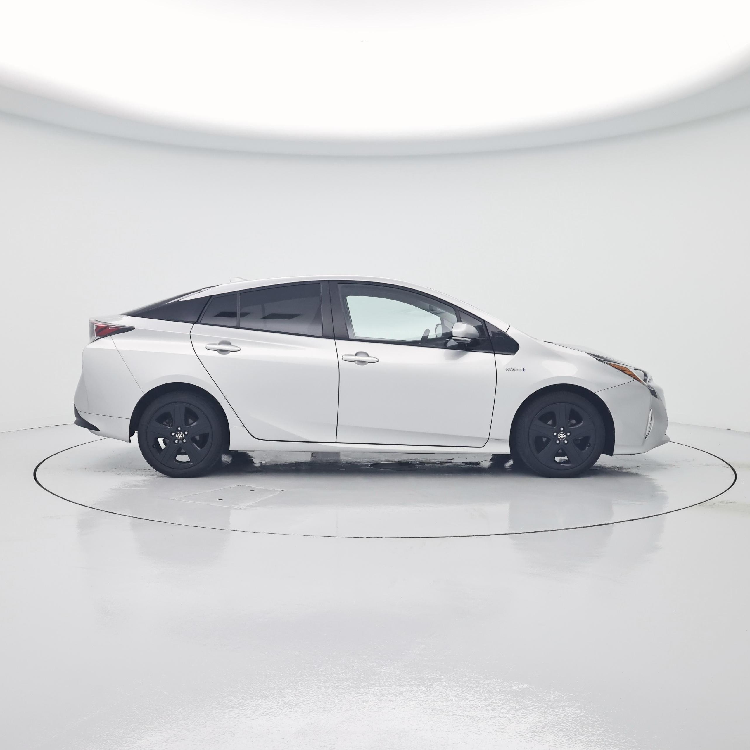 Thumbnail: 2016 Toyota Prius - 7