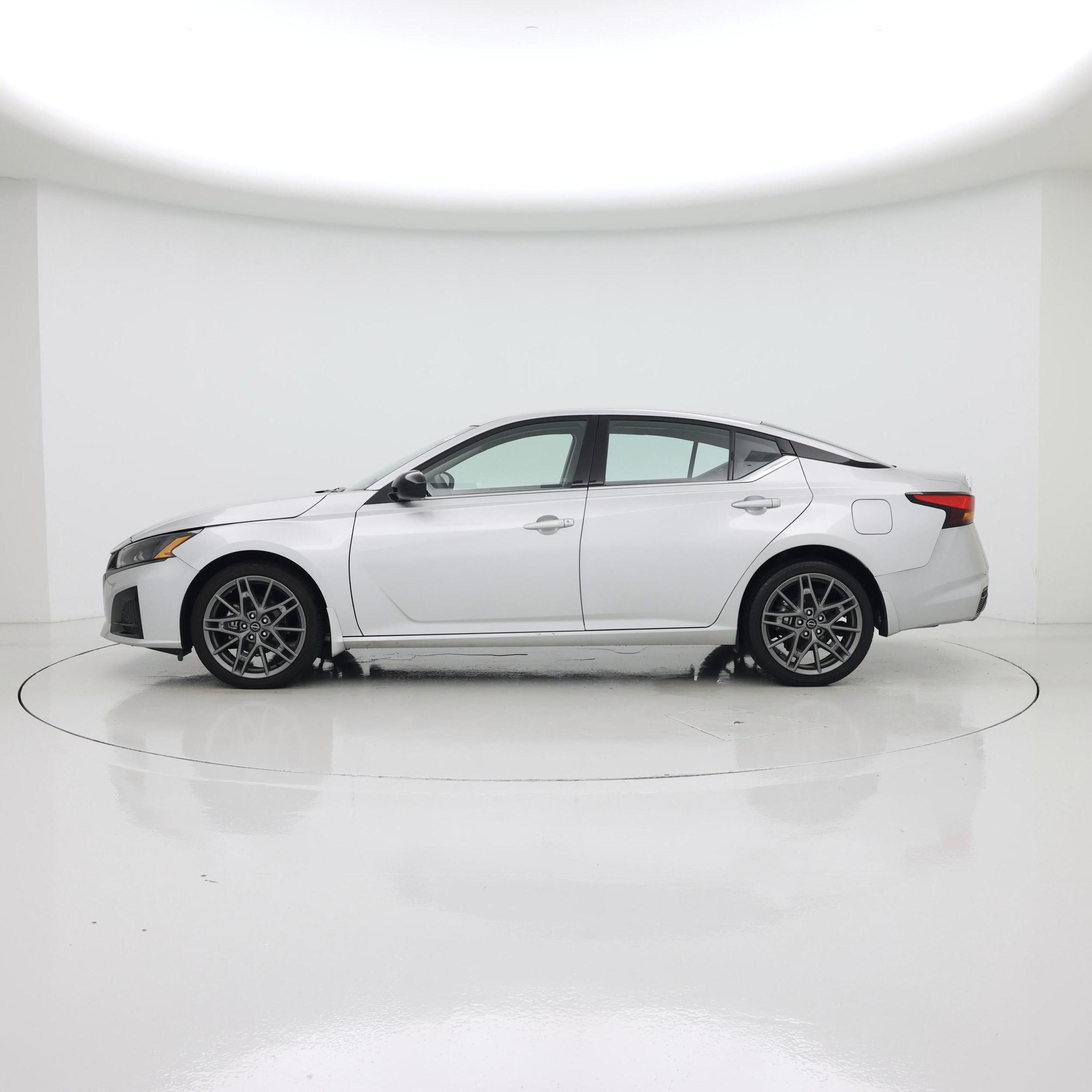 Thumbnail: 2023 Nissan Altima - 3