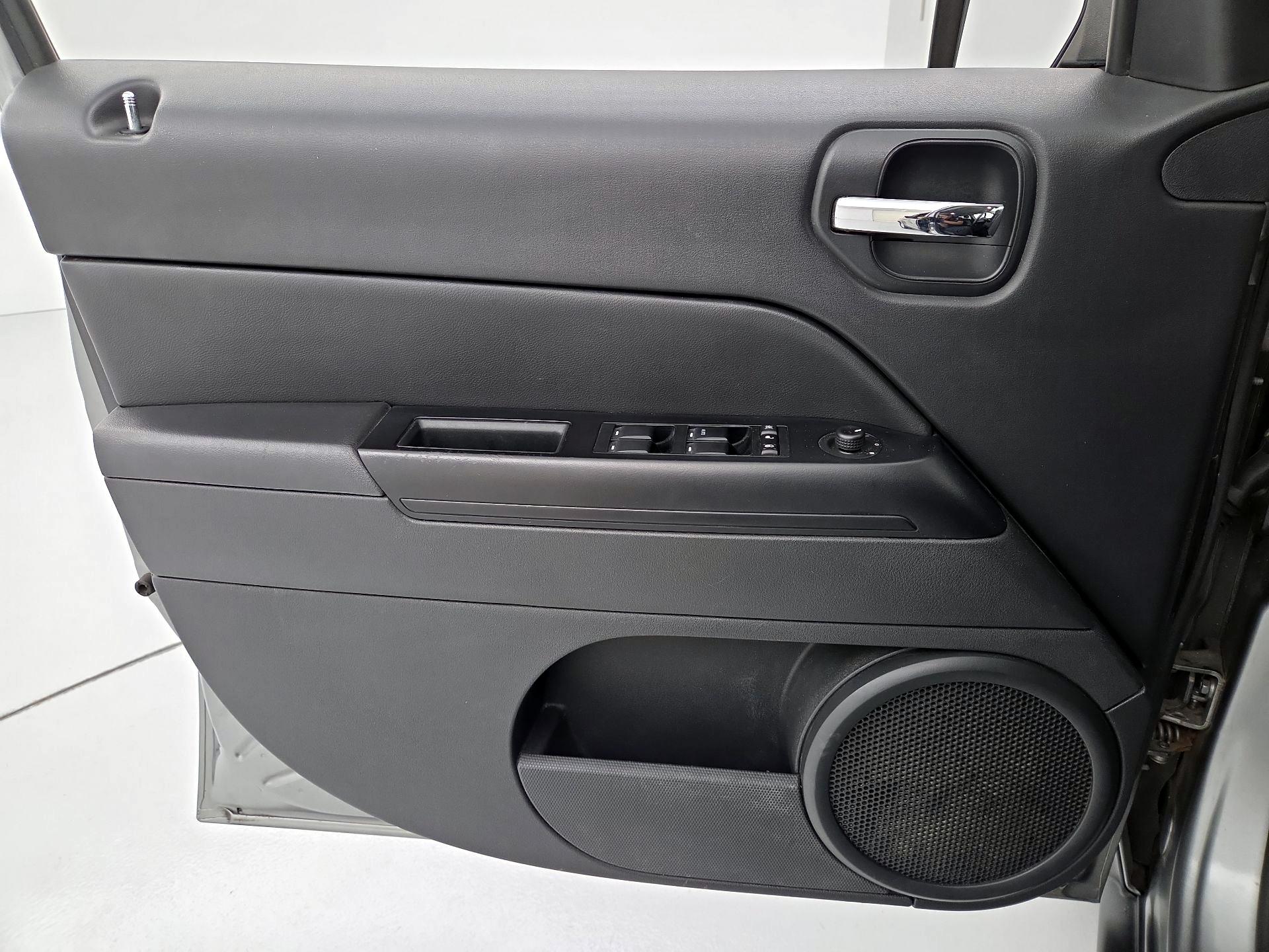 Thumbnail: 2014 Jeep Patriot - 12