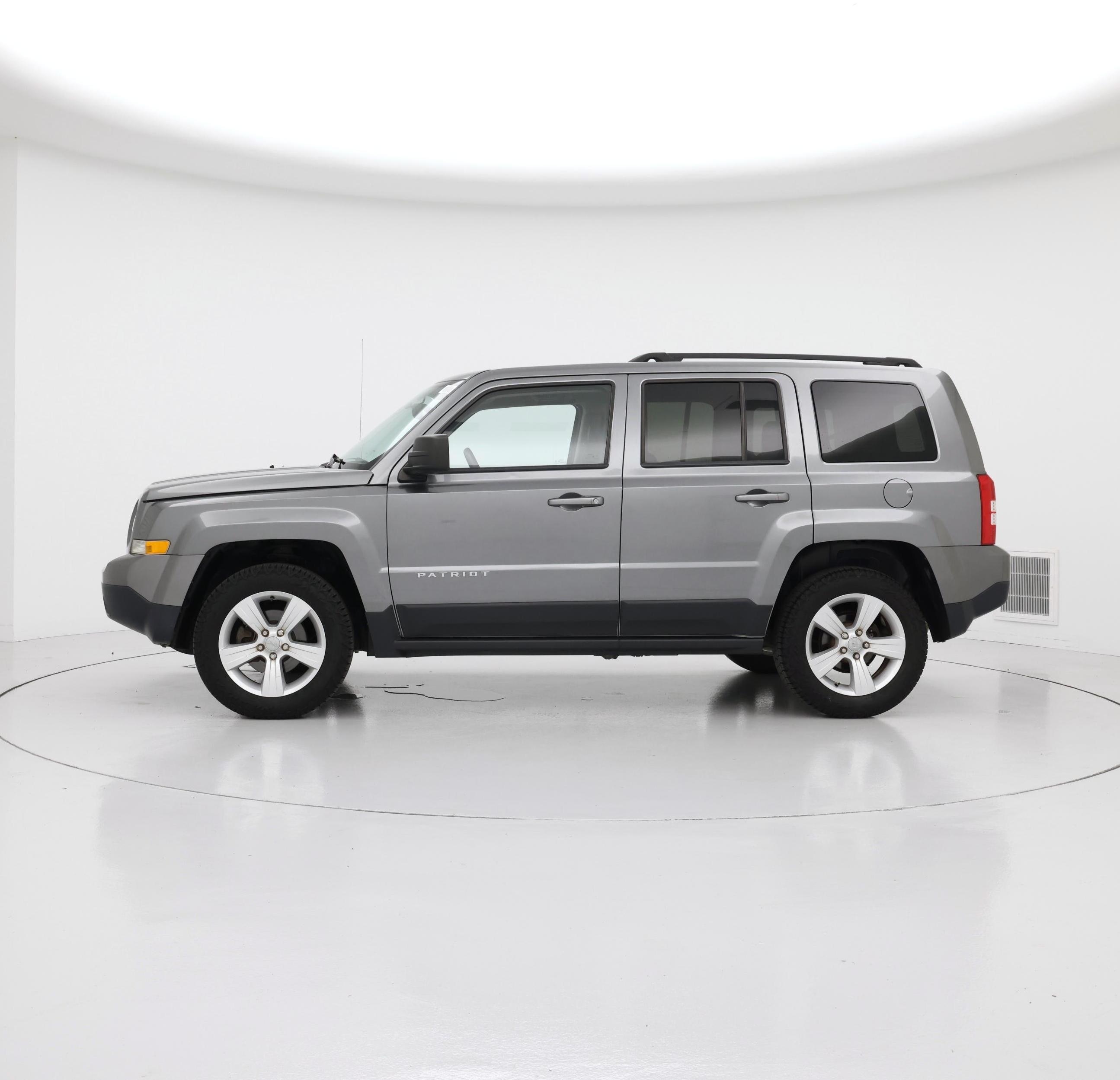 Thumbnail: 2014 Jeep Patriot - 3