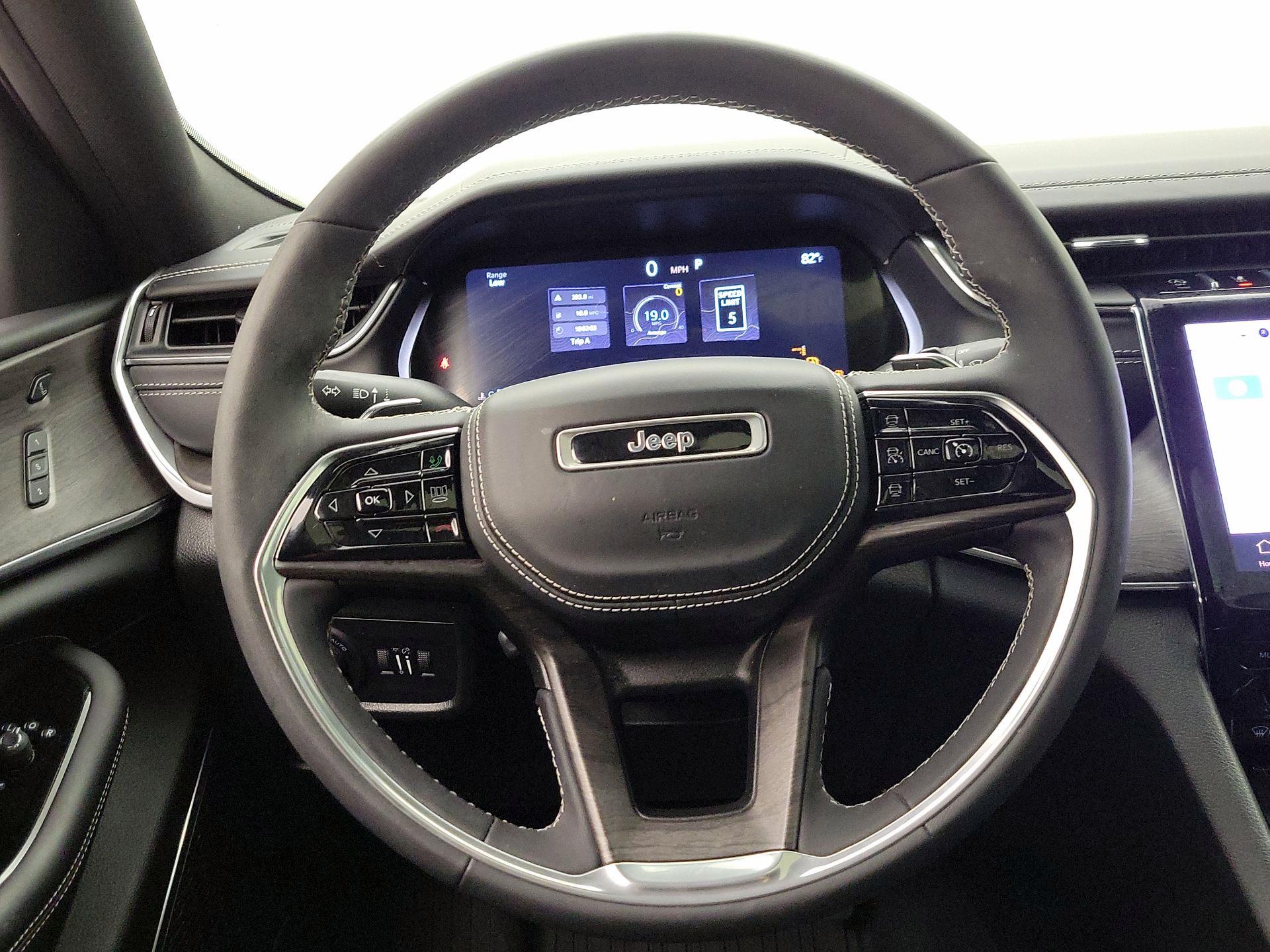 Thumbnail: 2023 Jeep Grand Cherokee - 10