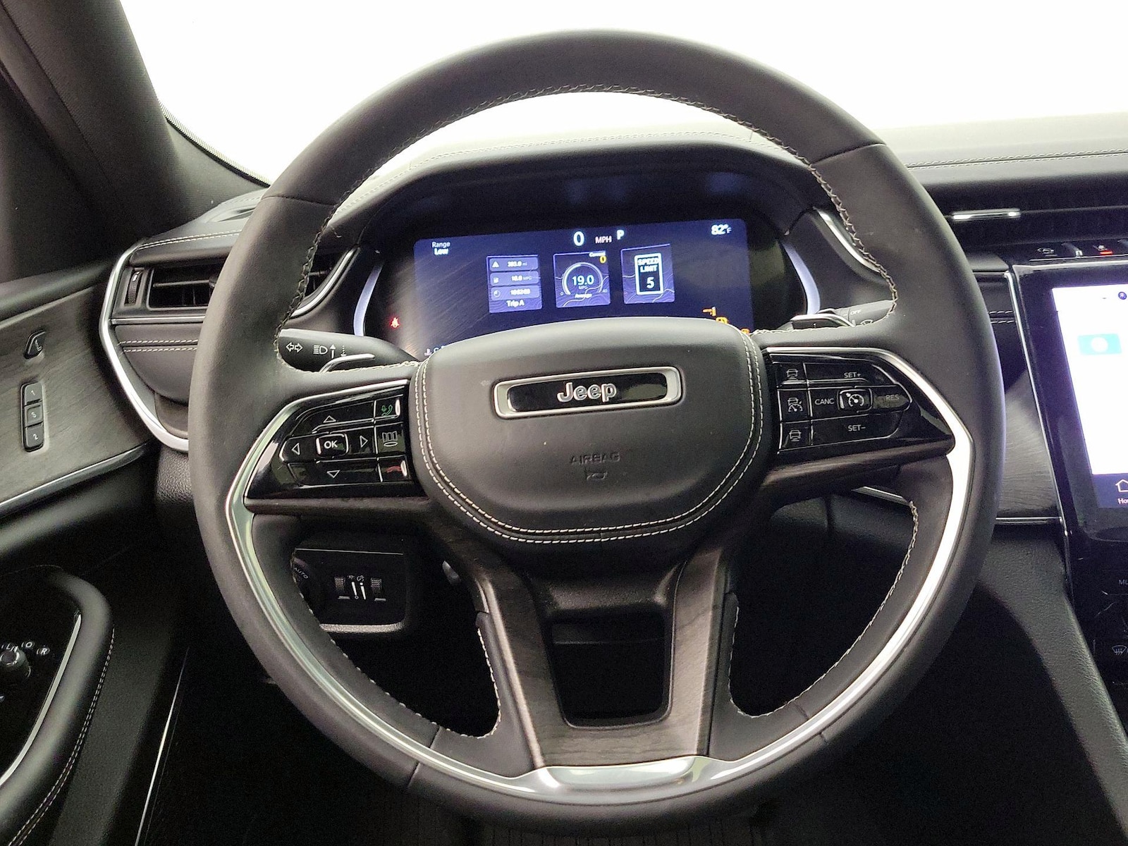 2023 Jeep Grand Cherokee Overland - Photo 11