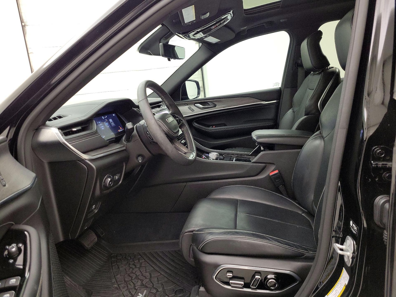 2023 Jeep Grand Cherokee Overland - Photo 12