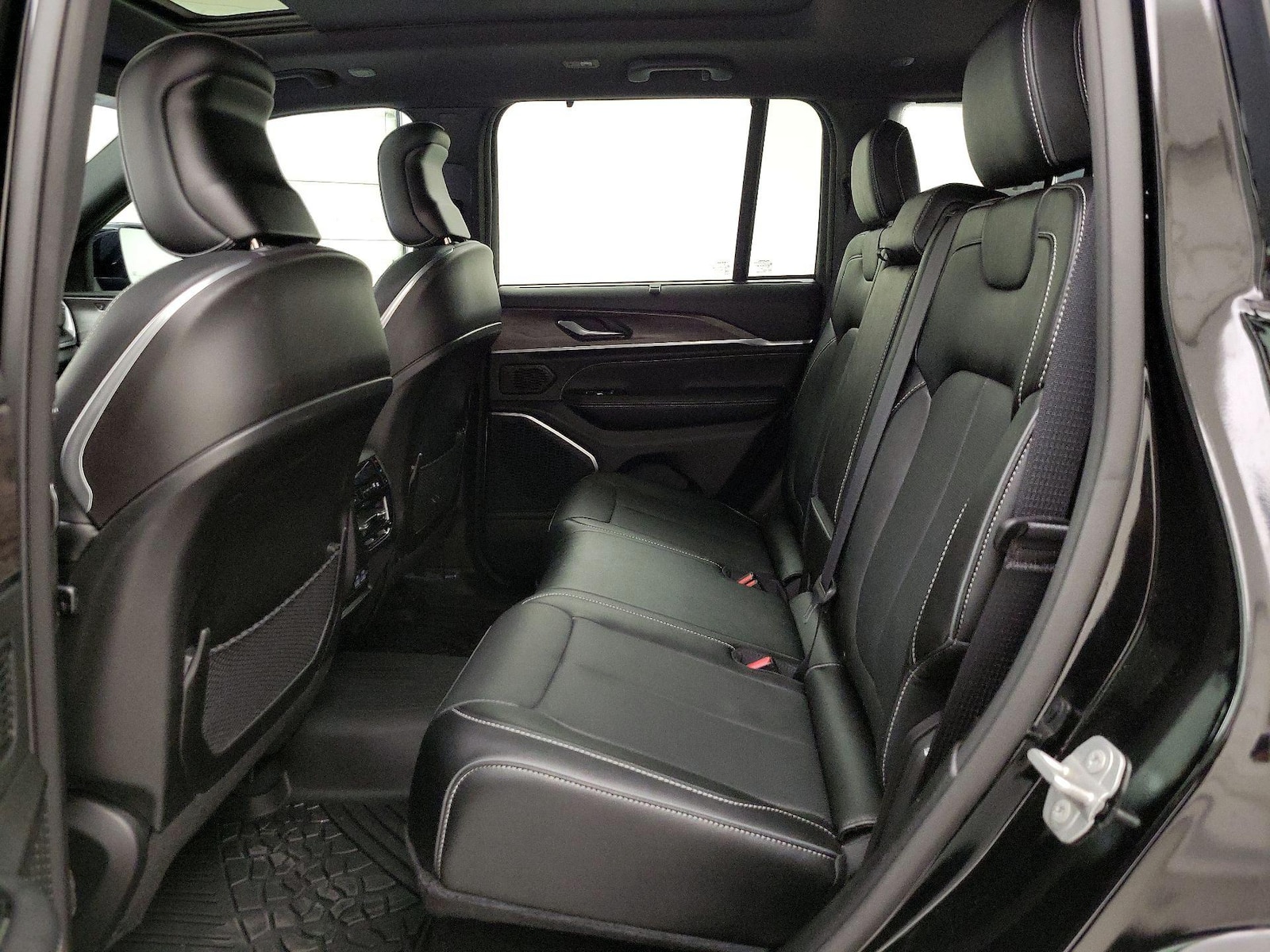 2023 Jeep Grand Cherokee Overland - Photo 21