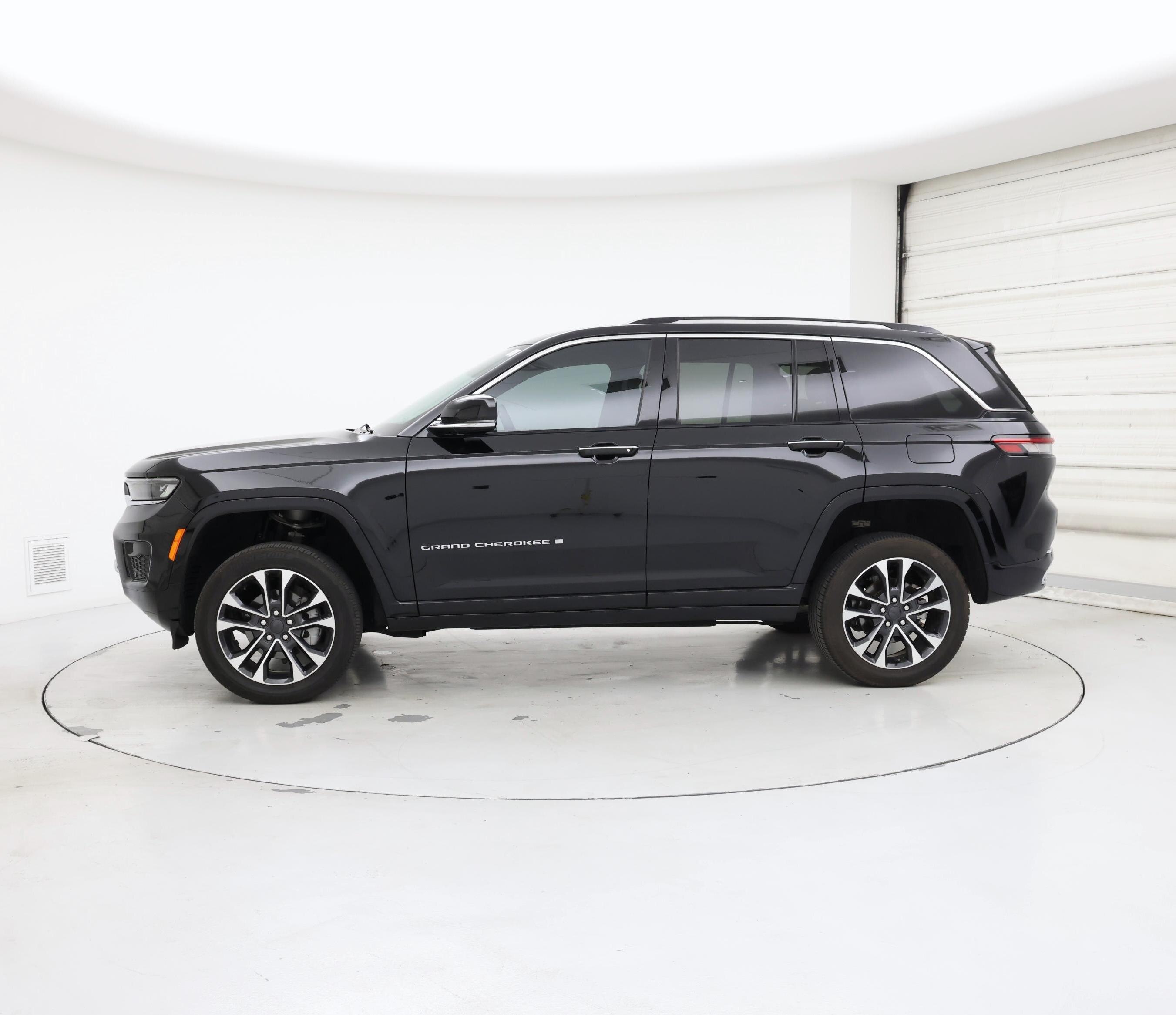 Thumbnail: 2023 Jeep Grand Cherokee - 3