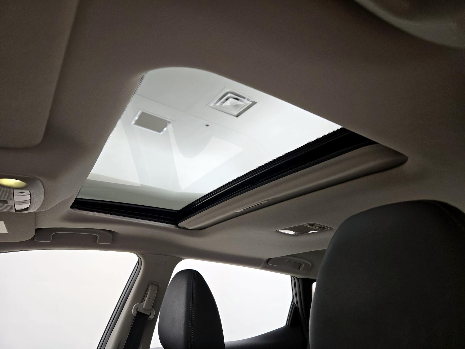 Sunroof(s) & Overhead Airbags