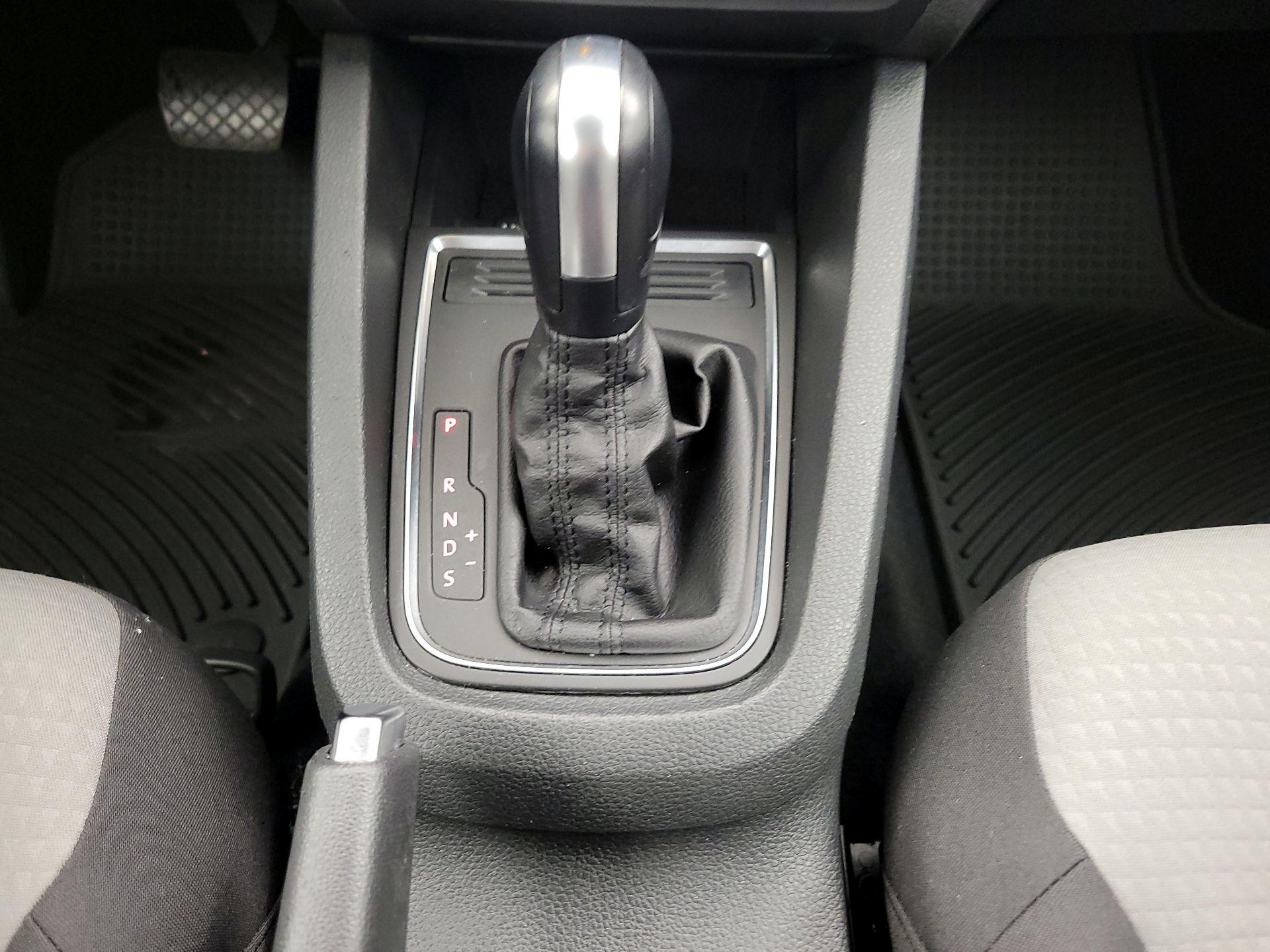 Thumbnail: 2018 Volkswagen Jetta - 17
