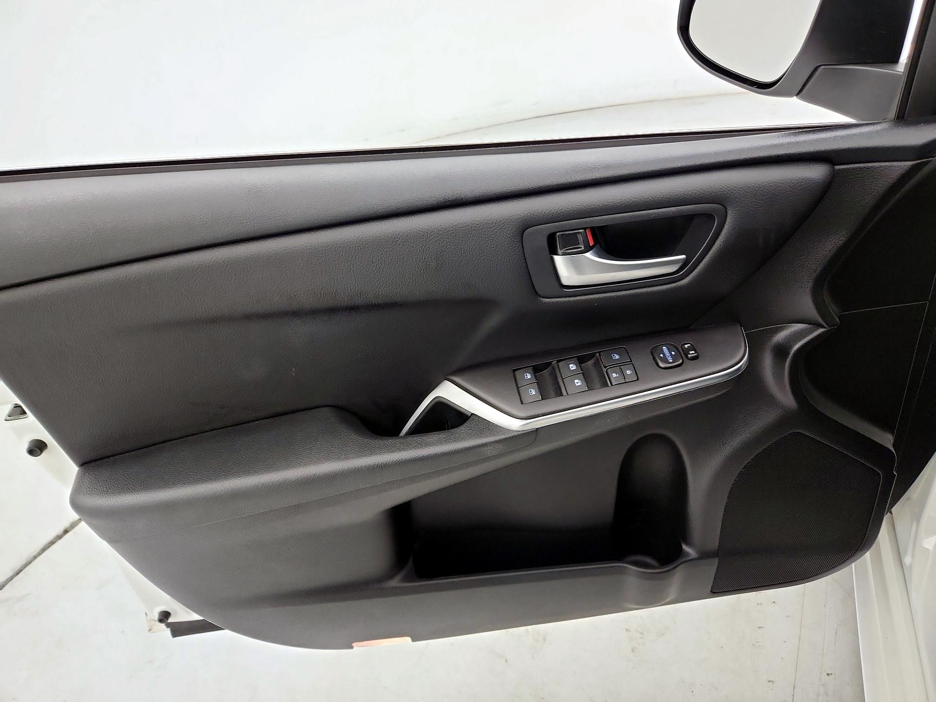 Thumbnail: 2017 Toyota Camry - 12