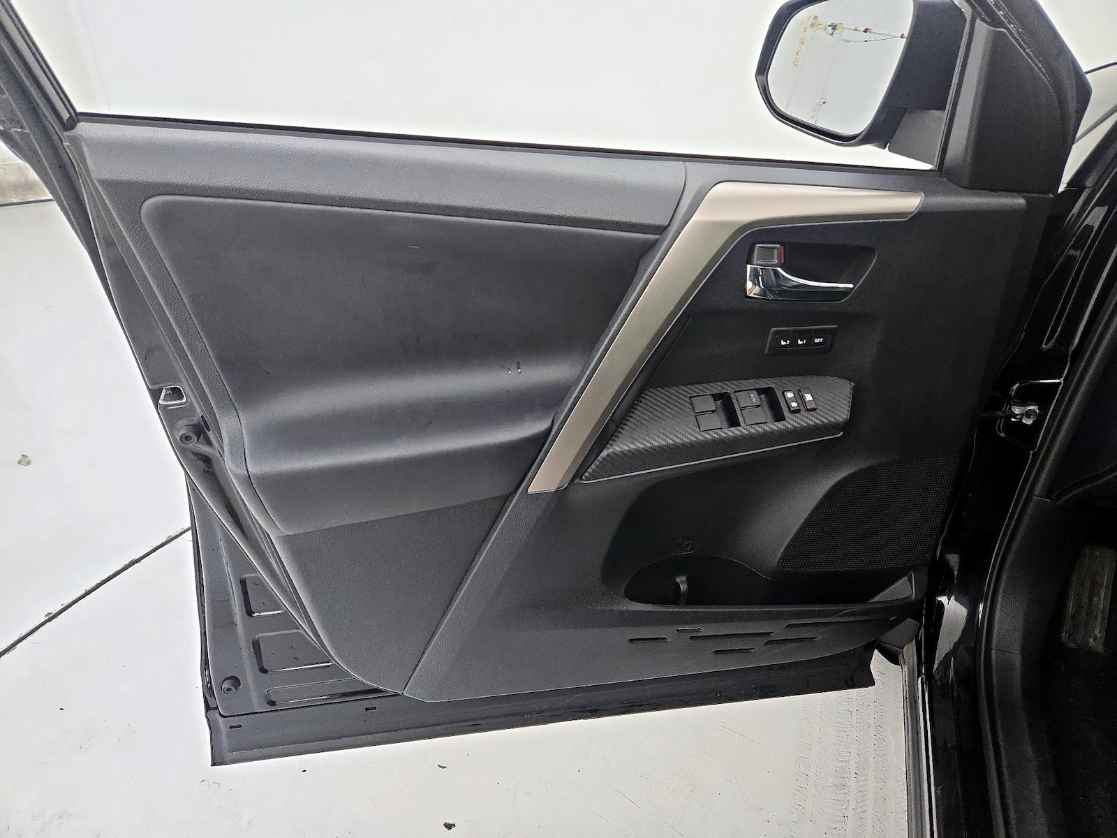 2015 Toyota RAV4 Limited - Photo 13