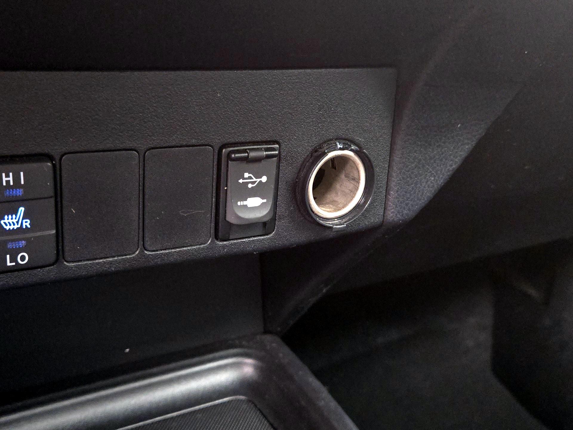 Thumbnail: 2015 Toyota RAV4 - 18