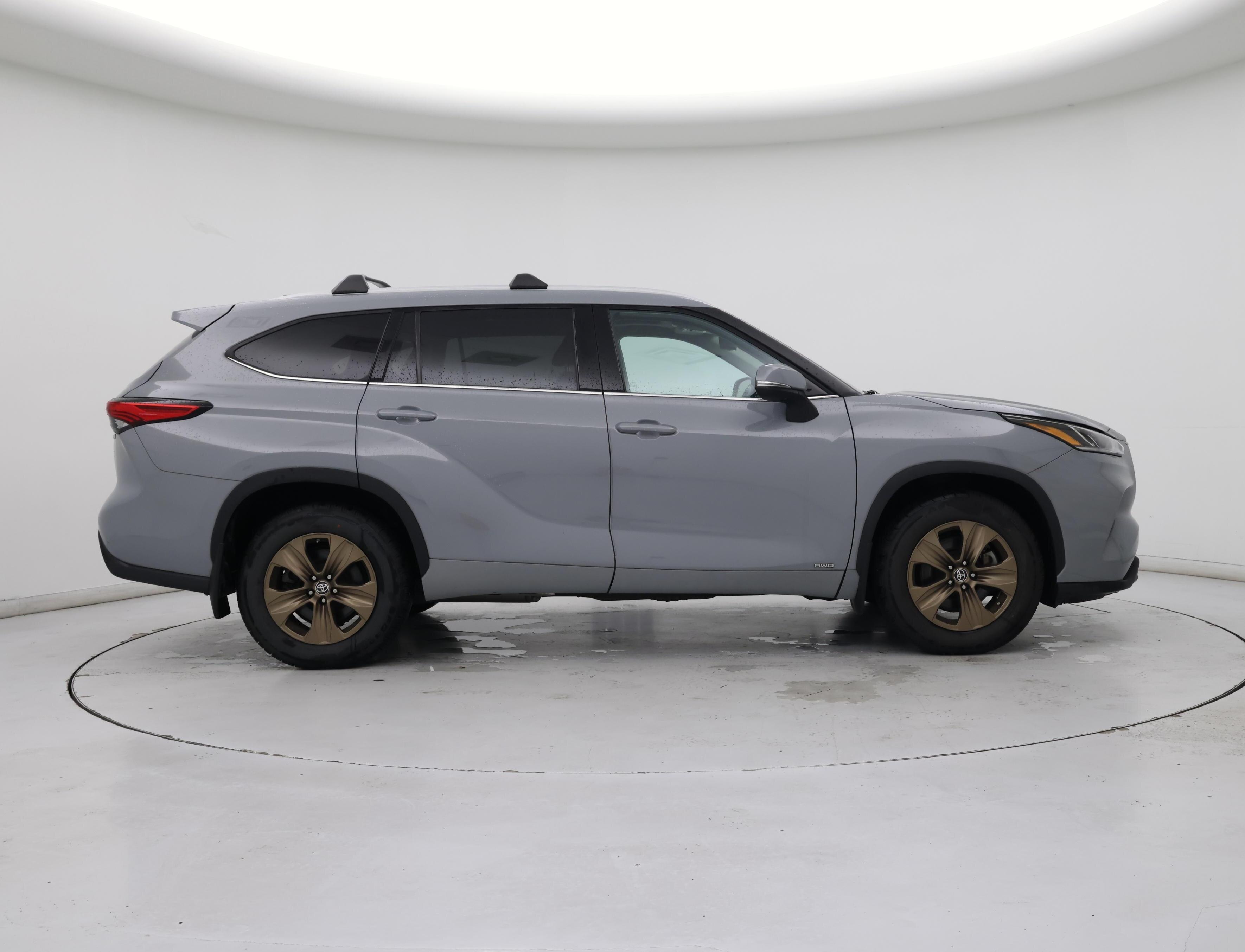 Thumbnail: 2022 Toyota Highlander - 7