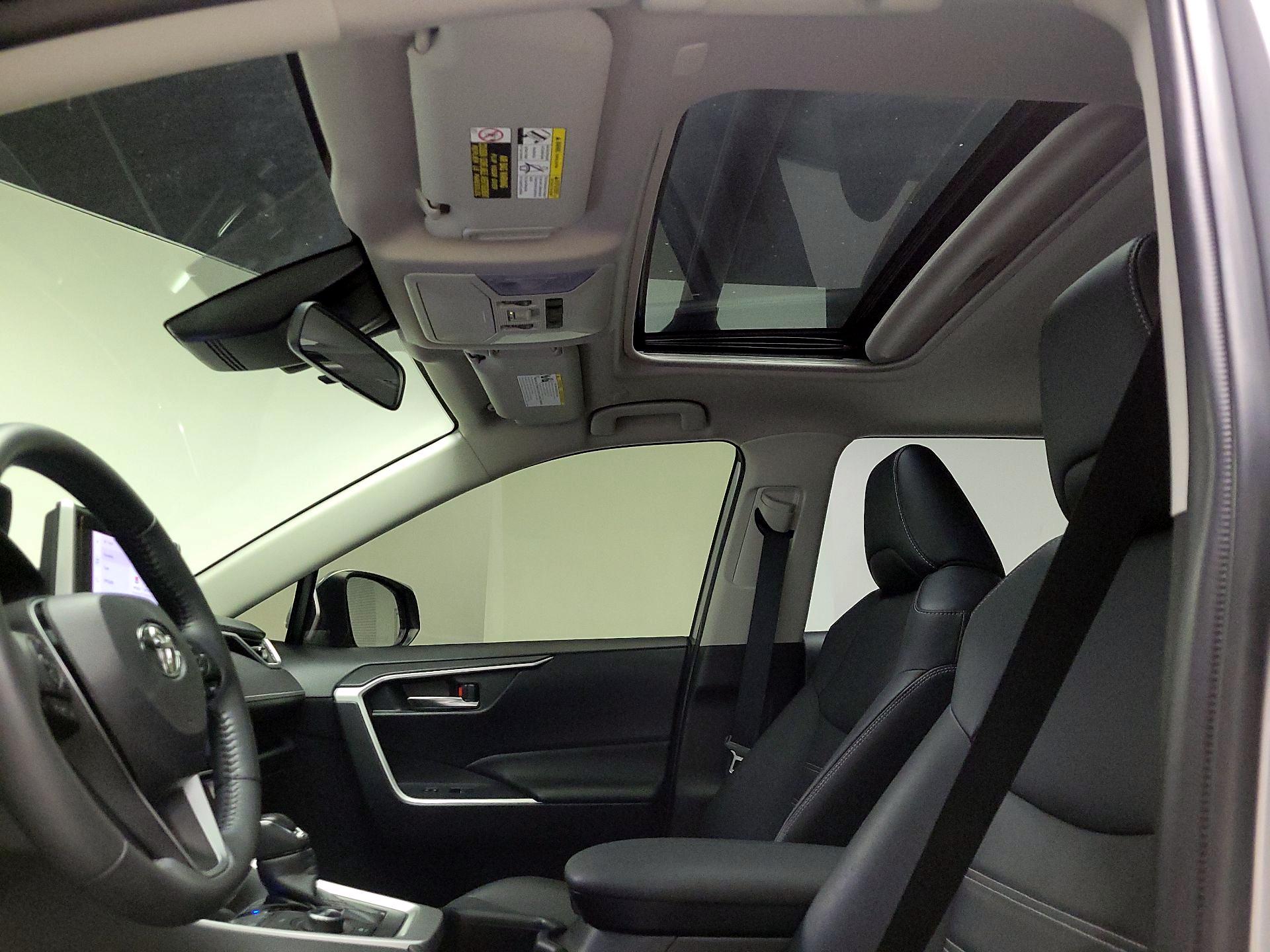 Thumbnail: 2023 Toyota RAV4 - 17