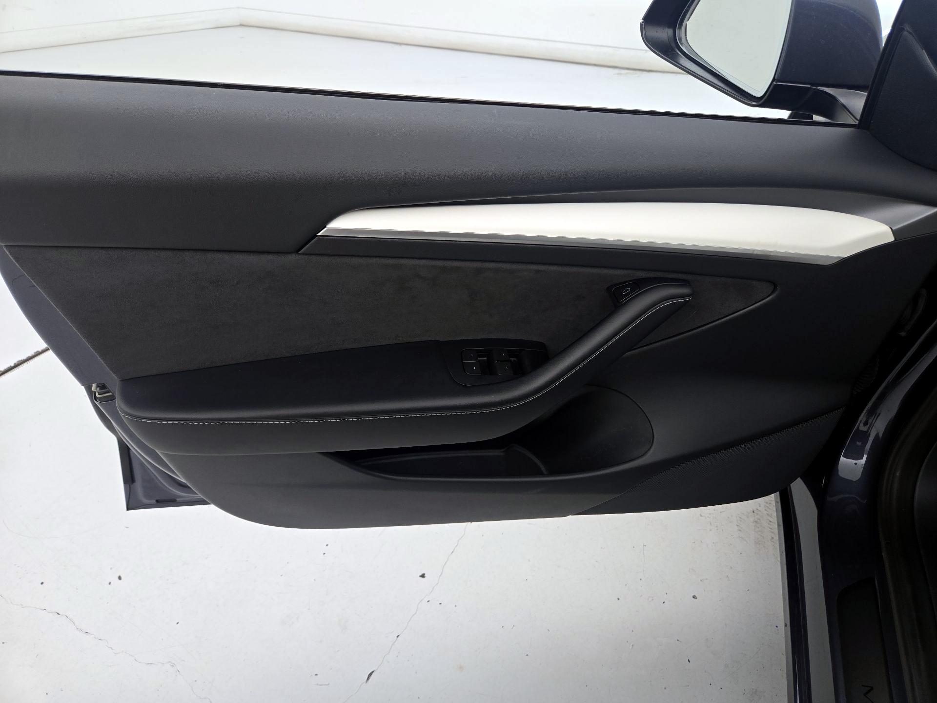 Thumbnail: 2023 Tesla Model 3 - 12