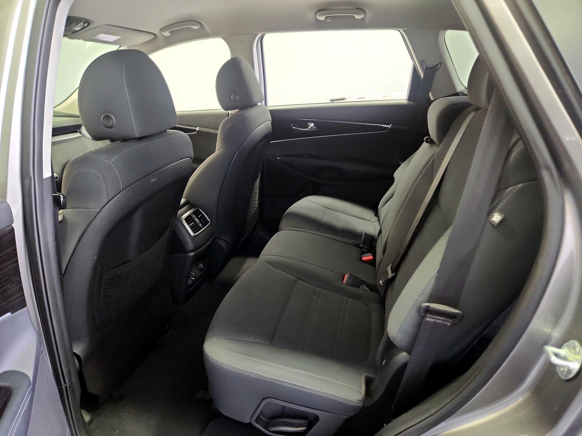 Thumbnail: 2019 Kia Sorento - 19
