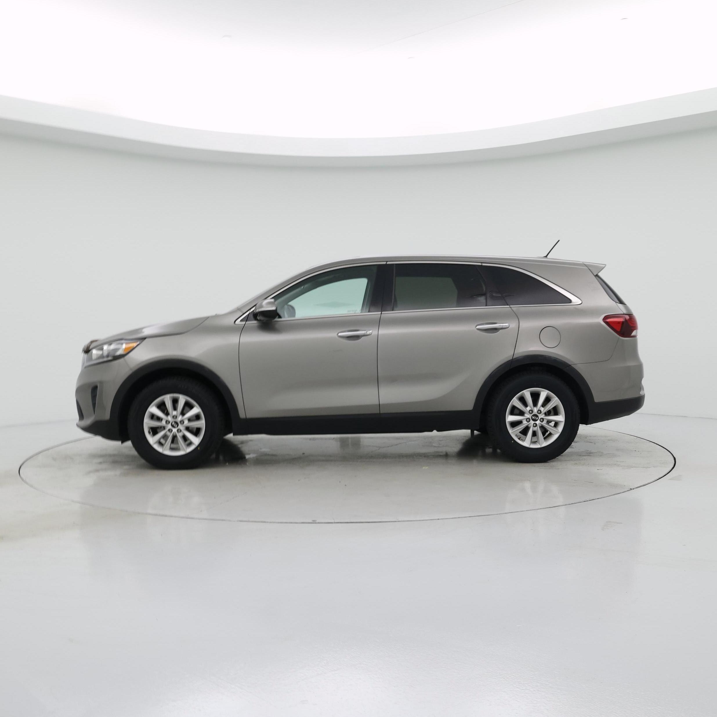 Thumbnail: 2019 Kia Sorento - 3