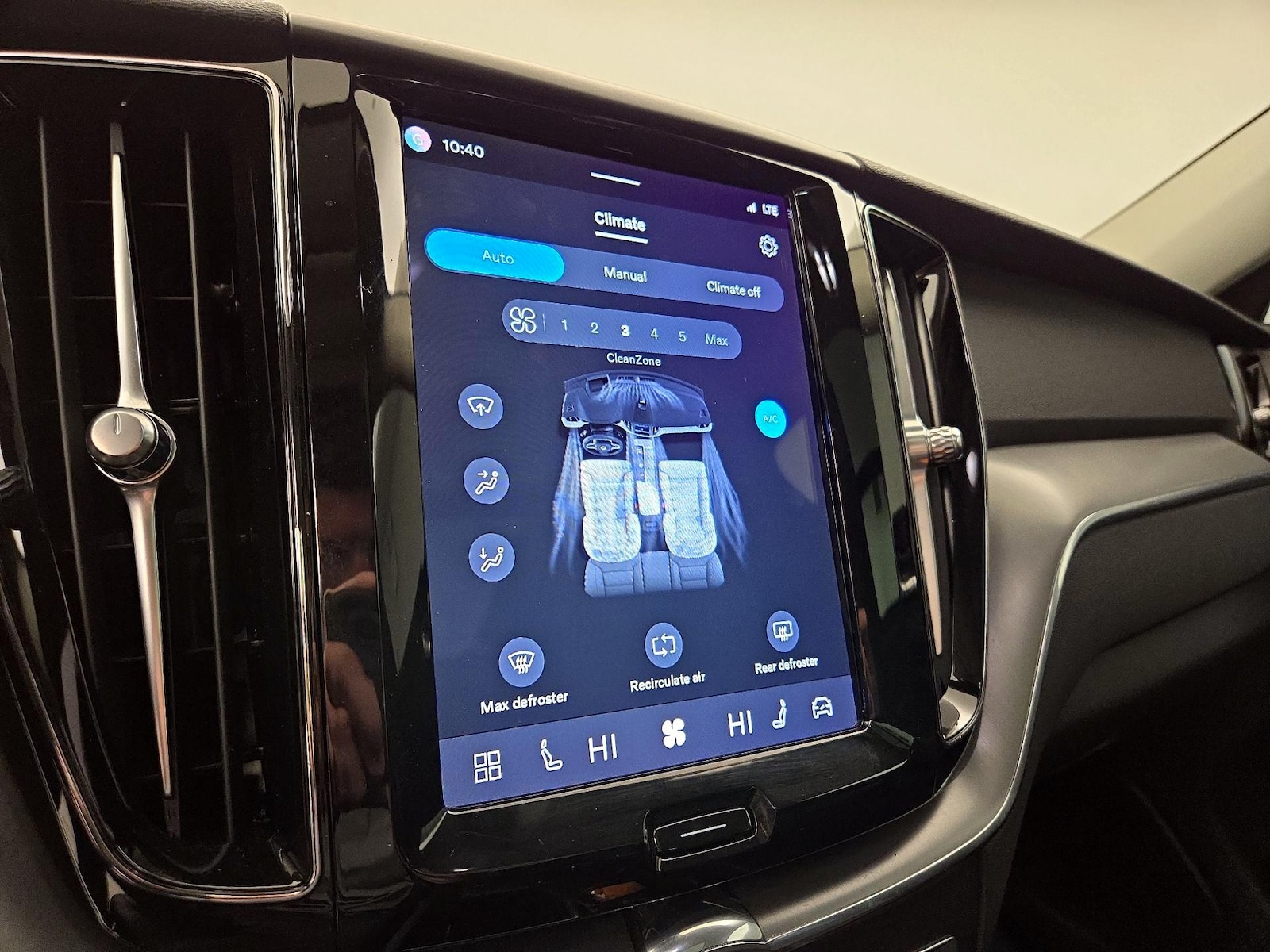 2023 Volvo XC60 Core - Photo 17