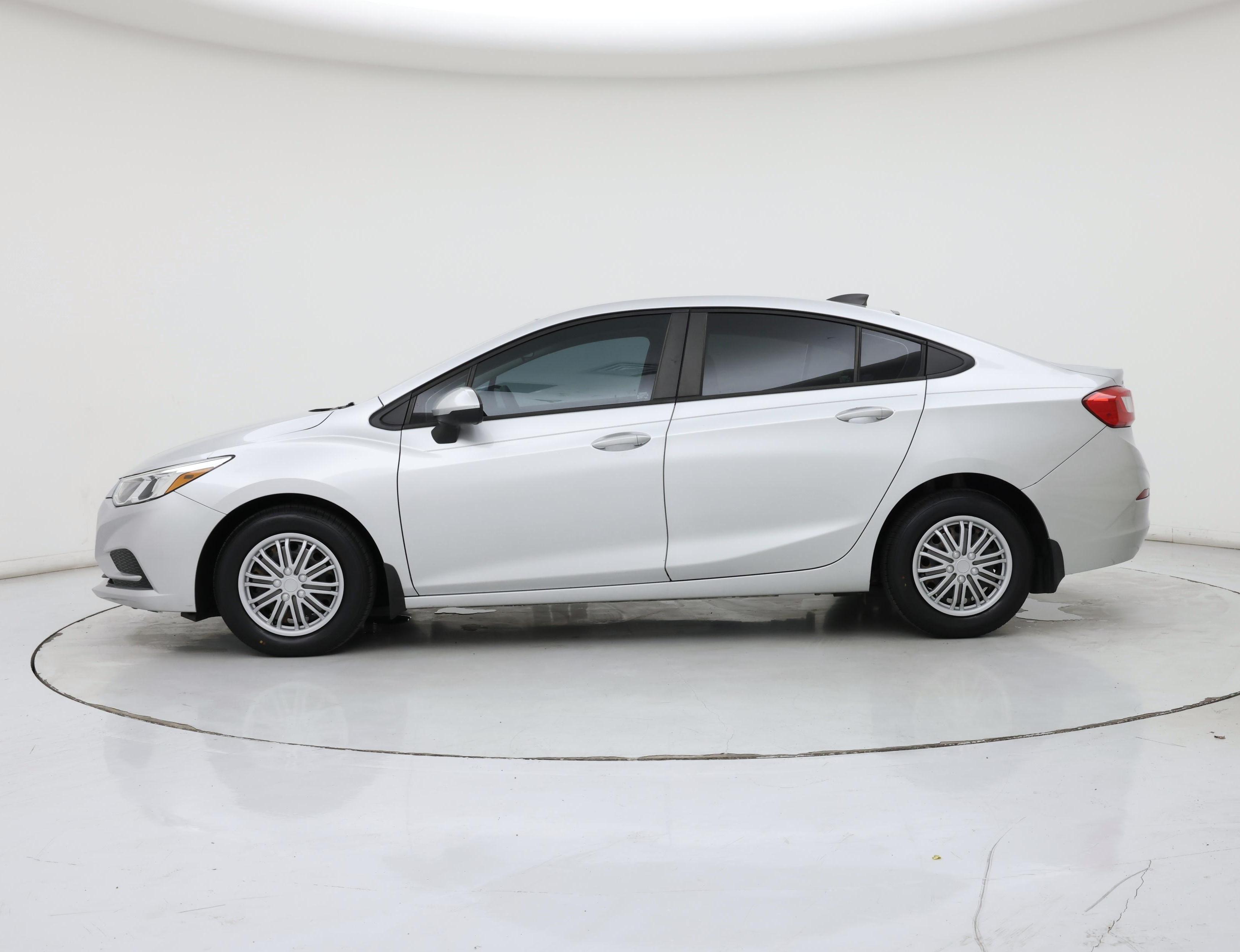 Thumbnail: 2018 Chevrolet Cruze - 3